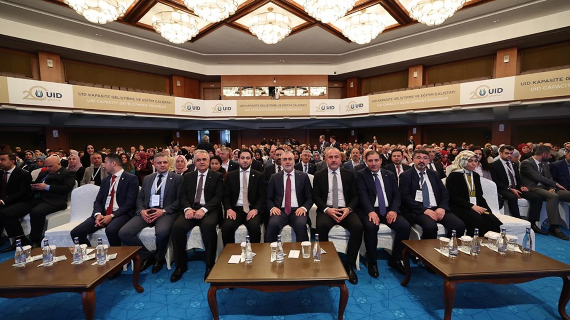 Çalışma ve Sosyal Güvenlik Bakanı Prof. Dr. Vedat Işıkhan, Ankara Kızılcahamam’da düzenlenen Uluslararası Demokratlar Birliği (UID) Kapasite Geliştirme ve Eğitim Çalıştayı’na katıldı.