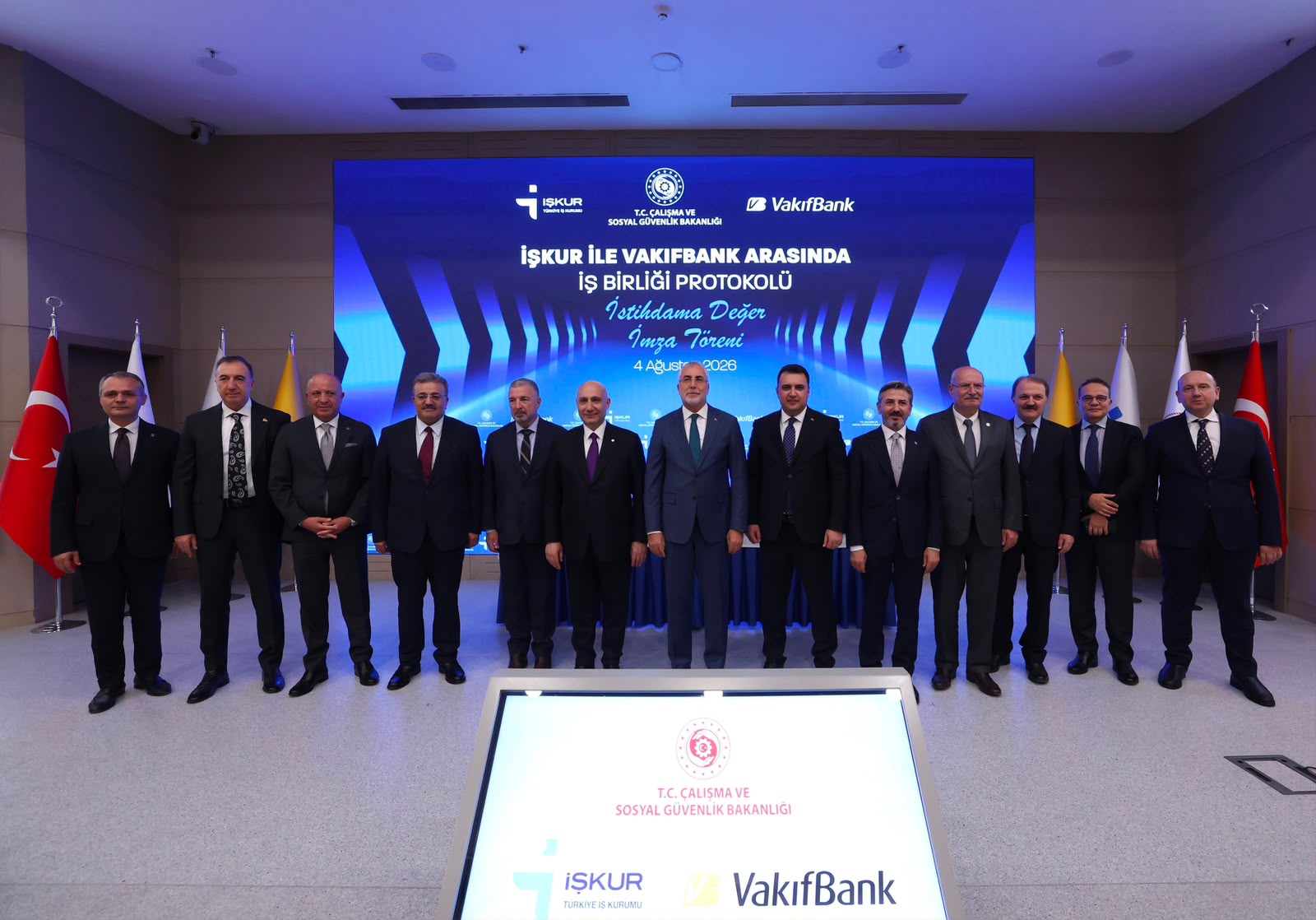 Çalışma ve Sosyal Güvenlik Bakanı Prof. Dr. Vedat Işıkhan, Türkiye İş Kurumu (İŞKUR) ile Vakıfbank Arasında İş Birliği Protokolü İmza Töreni’ne iştirak etti.
