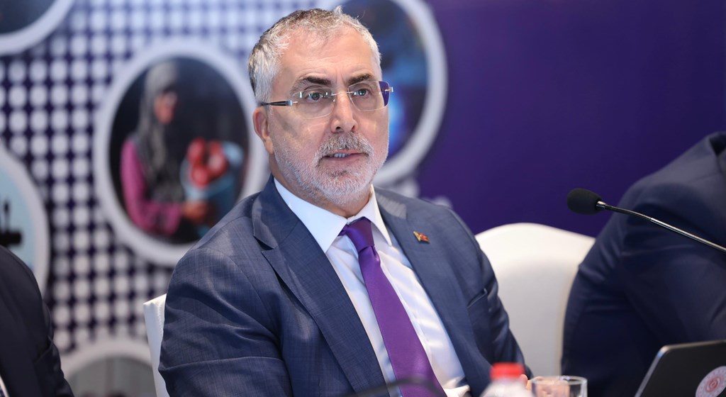 Çalışma ve Sosyal Güvenlik Bakanı Prof. Dr. Vedat Işıkhan, çeşitli ziyaretlerde bulunmak ve programlara katılmak üzere Van’a gitti.