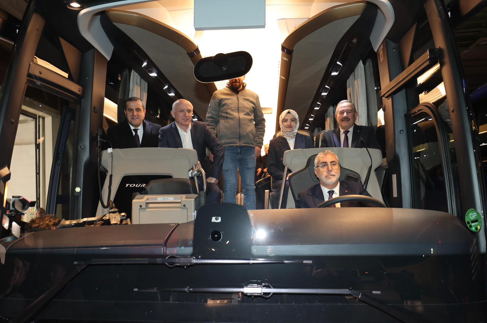 Bakan Işıkhan, İlk İftarını Fabrikada İşçilerle Yaptı