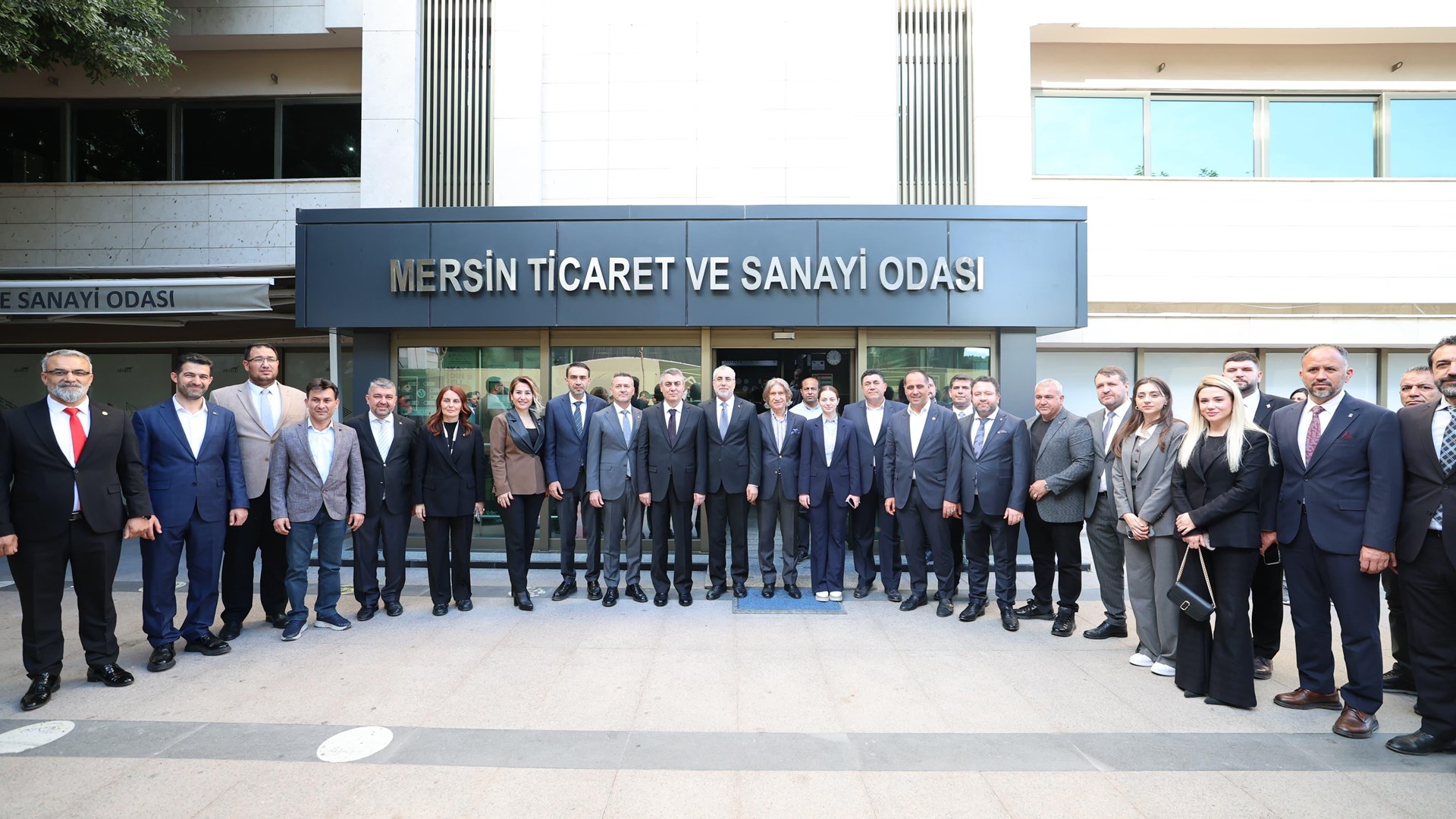 Bakan Işıkhan, Mersin’de Temaslarda Bulundu