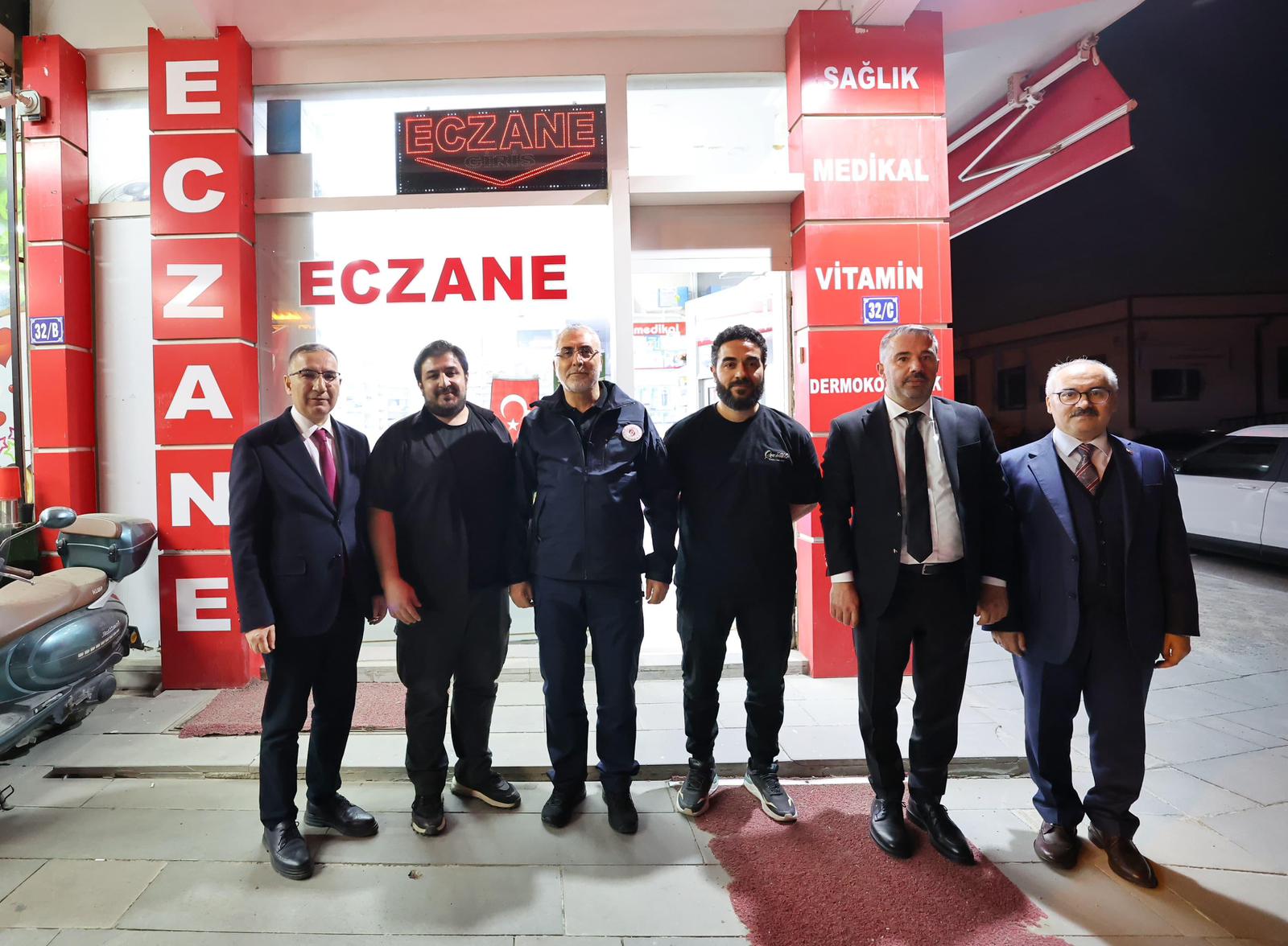 Çalışma ve Sosyal Güvenlik Bakanı Vedat Işıkhan, Pursaklar Belediyesi işçilerini ziyaret ederek, 1 Mayıs Emek ve Dayanışma Günü'nü kutladı.
