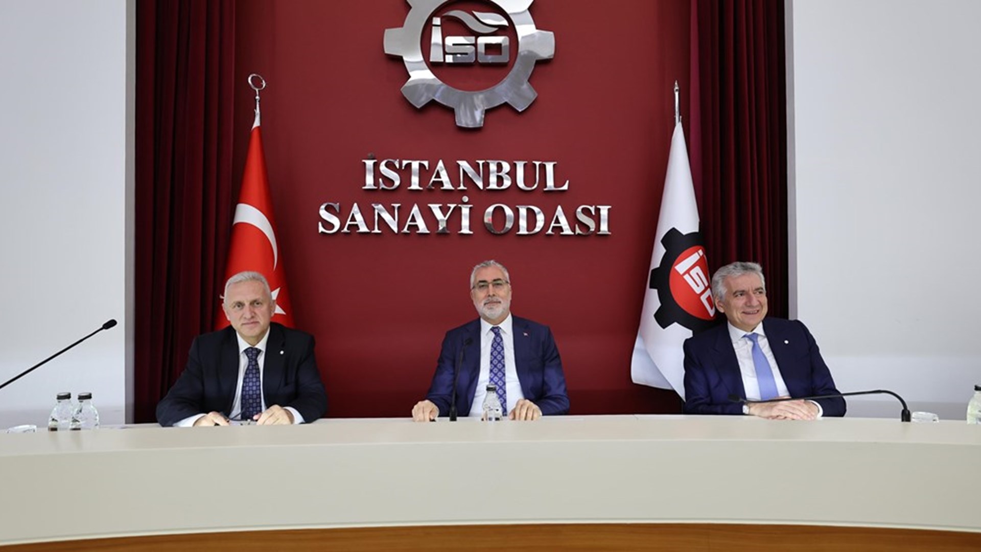 Çalışma ve Sosyal Güvenlik Bakanı Prof. Dr. Vedat Işıkhan, İstanbul Sanayi Odası’nın Aylık Olağan Meclis Toplantısına katılarak bir konuşma gerçekleştirdi.