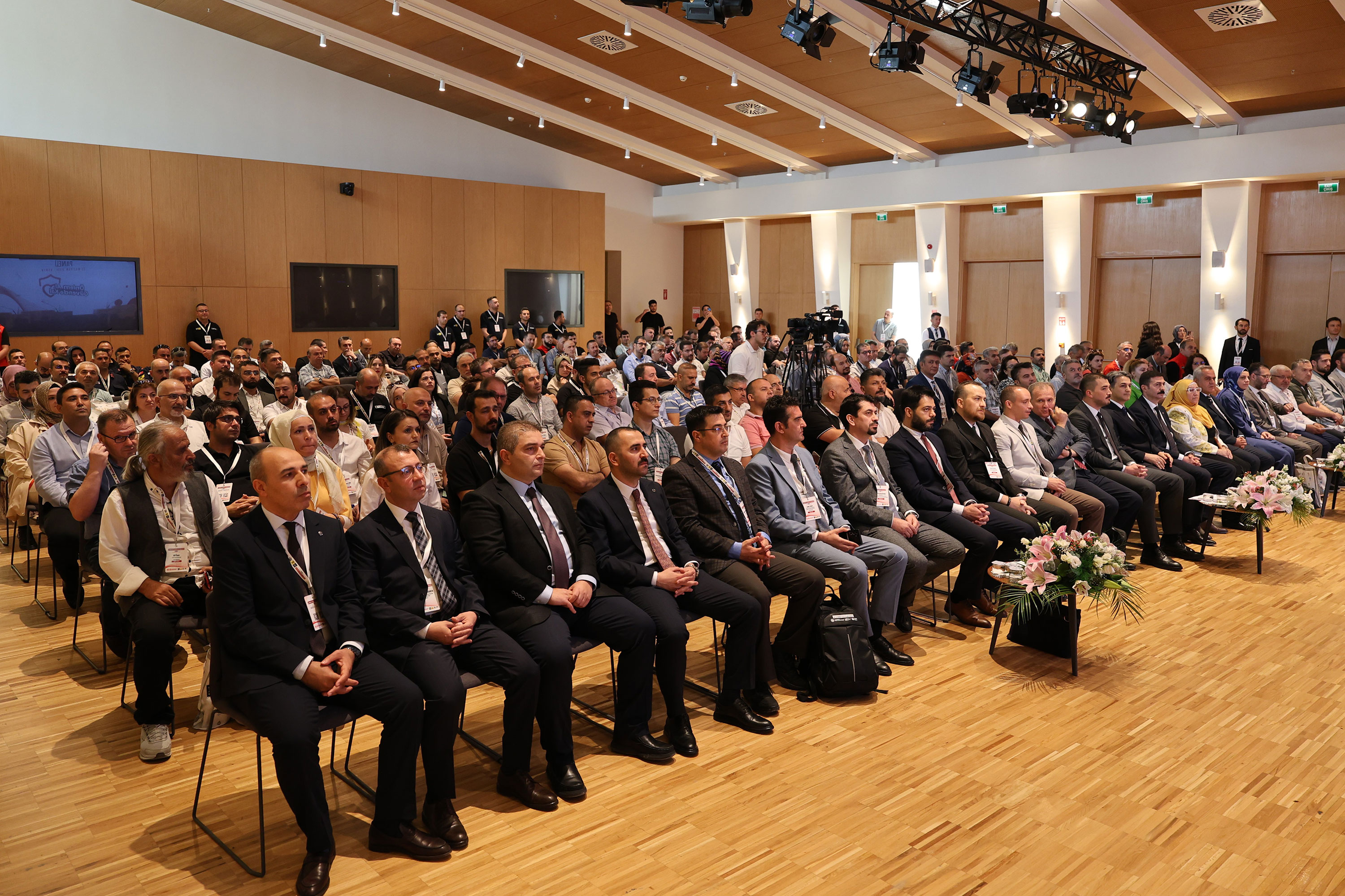 KONYA’DA DÜZENLENEN “KAMUDA İŞ SAĞLIĞI VE GÜVENLİĞİ PANELİ”NE KATILDIK