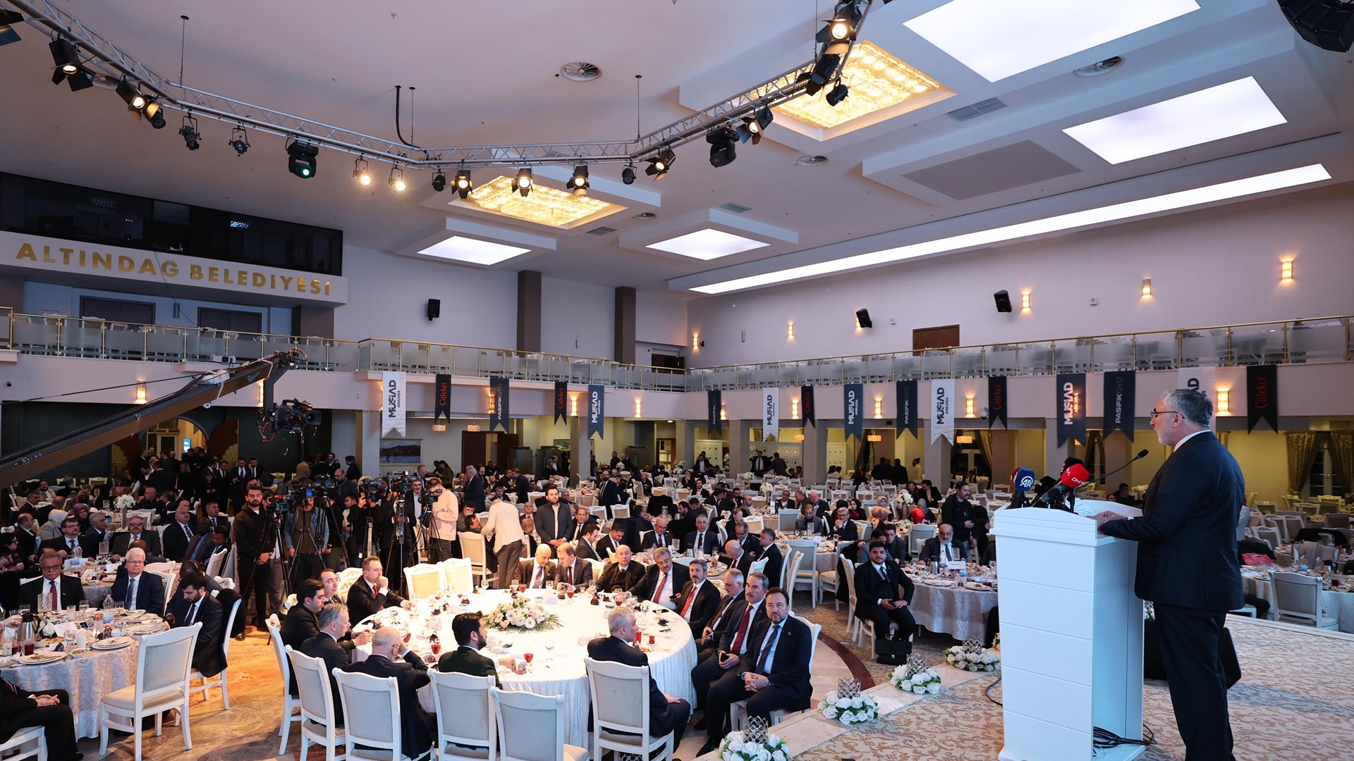 Çalışma ve Sosyal Güvenlik Bakanı Prof. Dr. Vedat Işıkhan, Müstakil Sanayici ve iş Adamları Derneği’nin (MÜSİAD) İftar Programı’na katıldı.