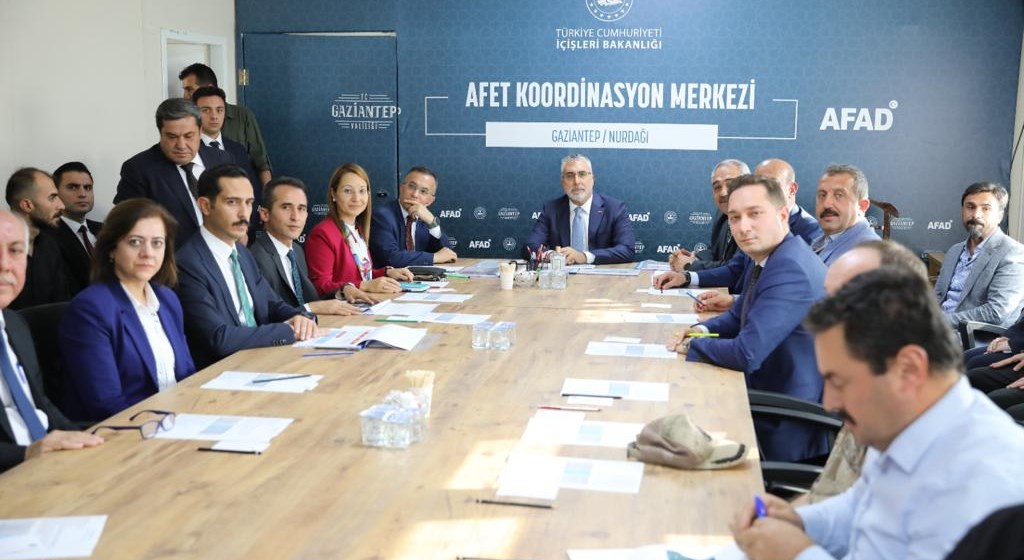 Çalışma ve Sosyal Güvenlik Bakanı Prof. Dr. Vedat Işıkhan, bir dizi ziyaretlerde bulunmak ve programlara katılmak üzere Gaziantep’e gitti. 