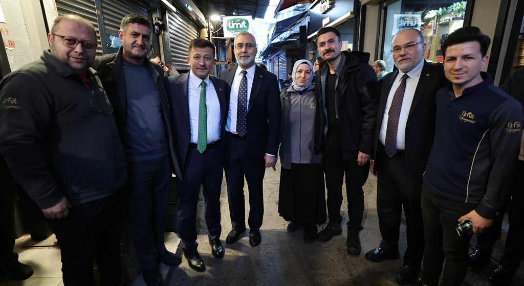 Çalışma ve Sosyal Güvenlik Bakanı Prof. Dr. Vedat Işıkhan, programlara katılmak ve çeşitlik temaslarda bulunmak üzere İzmir’e gitti.