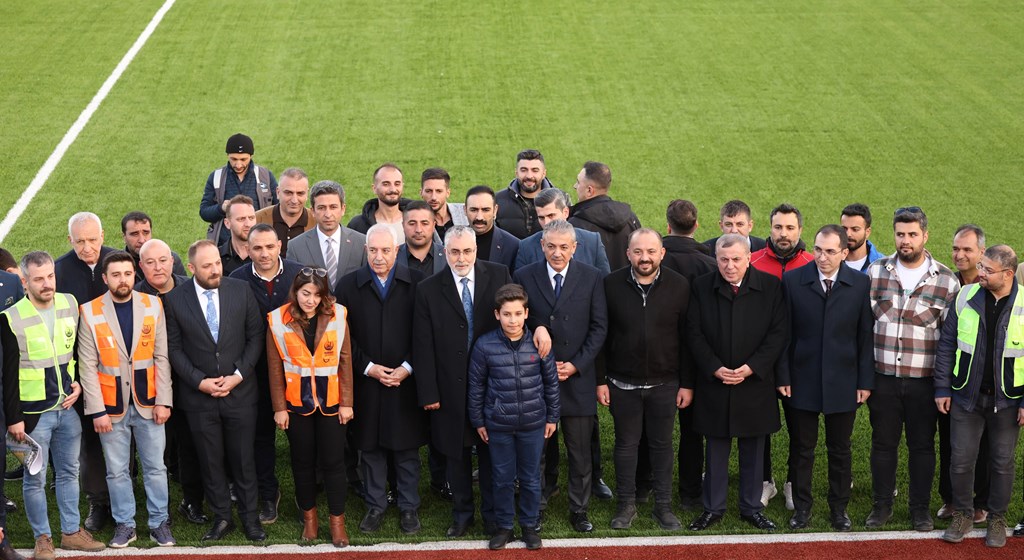 Çalışma ve Sosyal Güvenlik Bakanı Prof. Dr. Vedat Işıkhan, çeşitli temaslarda bulunmak ve “Türkiye Yüzyılı’nda Çalışma Hayatı Buluşmaları” Programına katılmak üzere Mardin’e gitti.