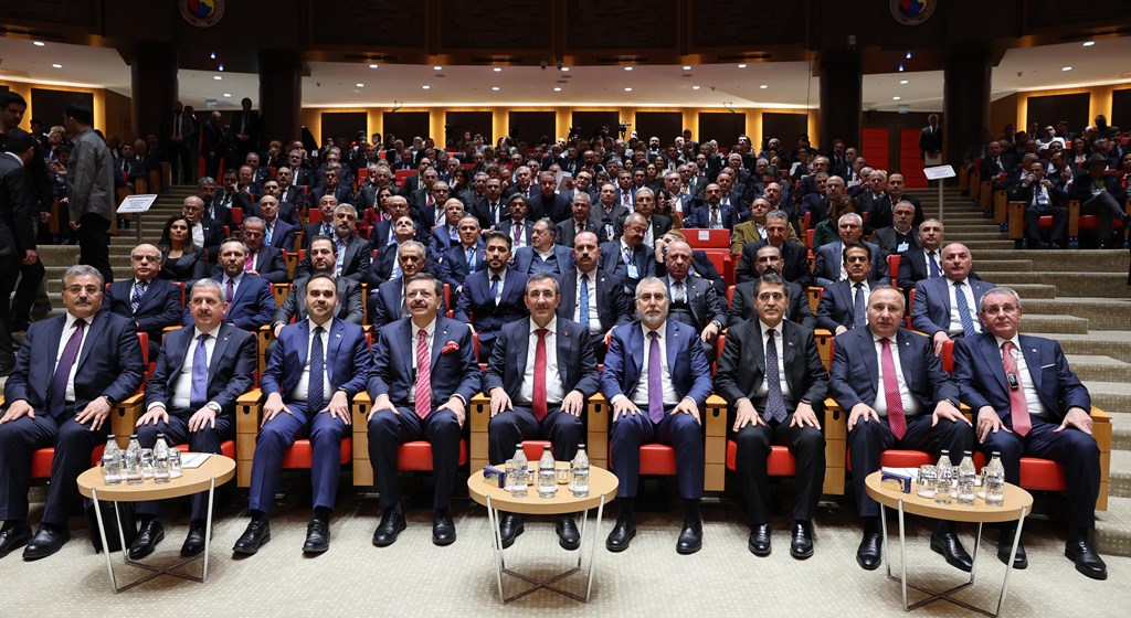 Çalışma ve Sosyal Güvenlik Bakanı Prof. Dr. Vedat Işıkhan, Türkiye Odalar ve Borsalar Birliği’nin (TOBB) “Türkiye Sektörel Ekonomi Şurası”na iştirak etti.