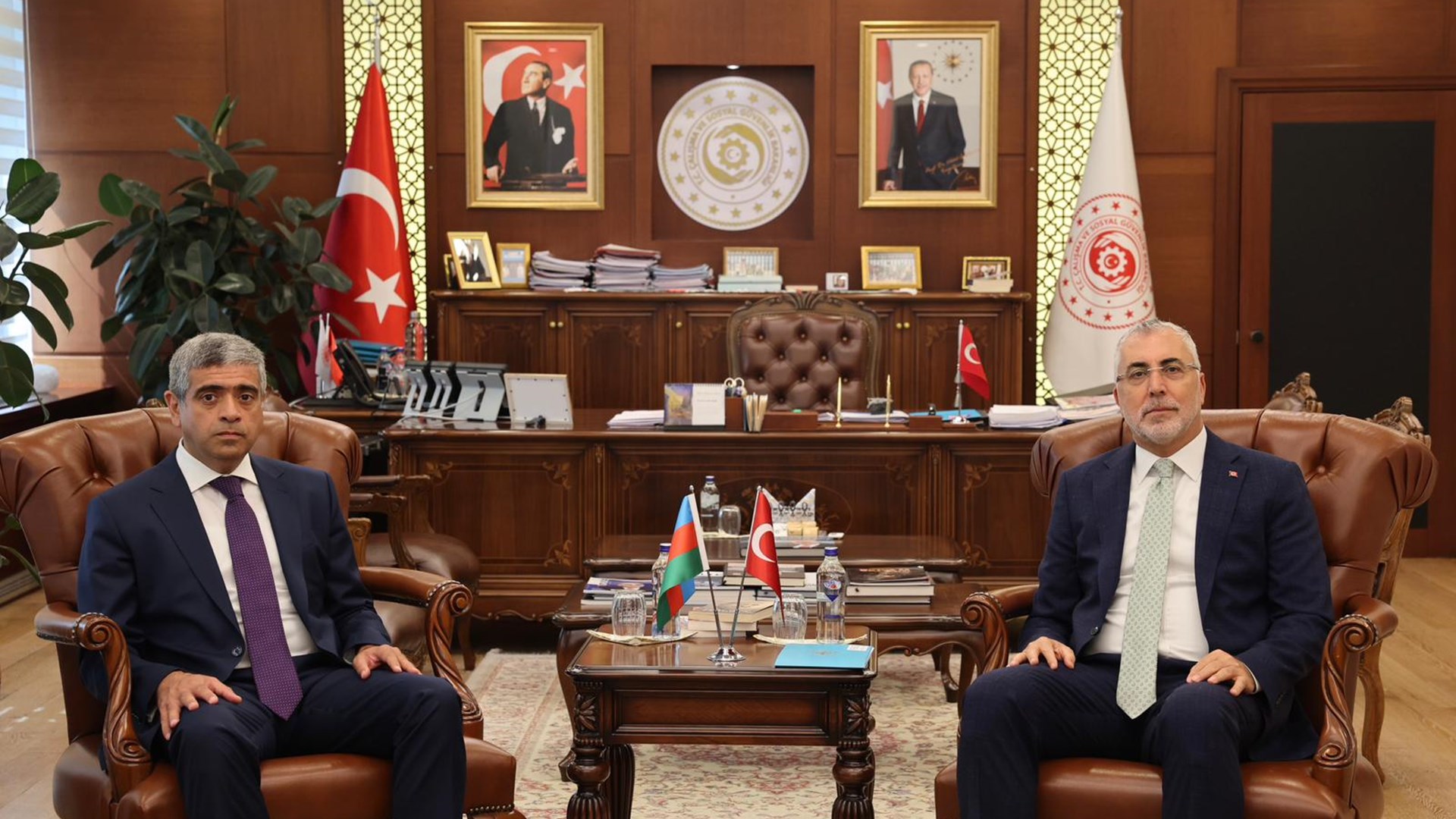 Bakan Işıkhan, Azerbaycan Çalışma ve Halkın Sosyal Koruması Bakanı Aliyev ile Bir Araya Geldi