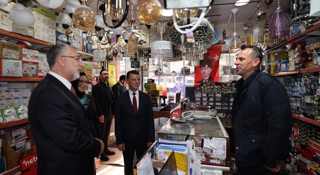 Çalışma ve Sosyal Güvenlik Bakanı Prof. Dr. Vedat Işıkhan, çeşitli temaslarda bulunak ve programlara katılmak üzere Tekirdağ ve Edirne illerini ziyaret etti.