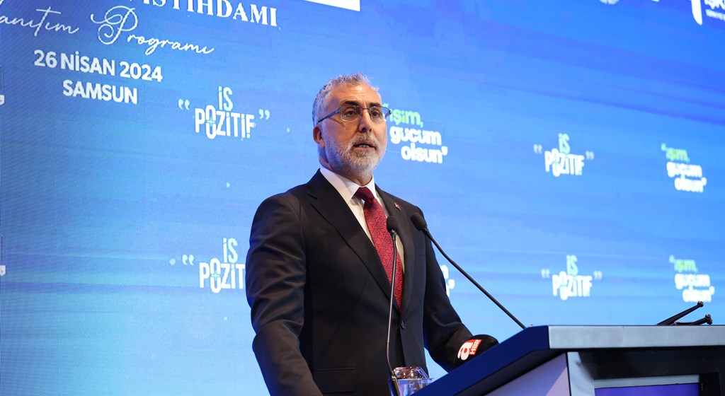 Çalışma ve Sosyal Güvenlik Bakanı Prof. Dr. Vedat Işıkhan, “Kadın İstihdam Sistemi İş-Pozitif Tanıtım Programı ve Fuar Açılışı” na katılmak ve çeşitli ziyaretlerde bulunmak üzere Samsun’a gitti.