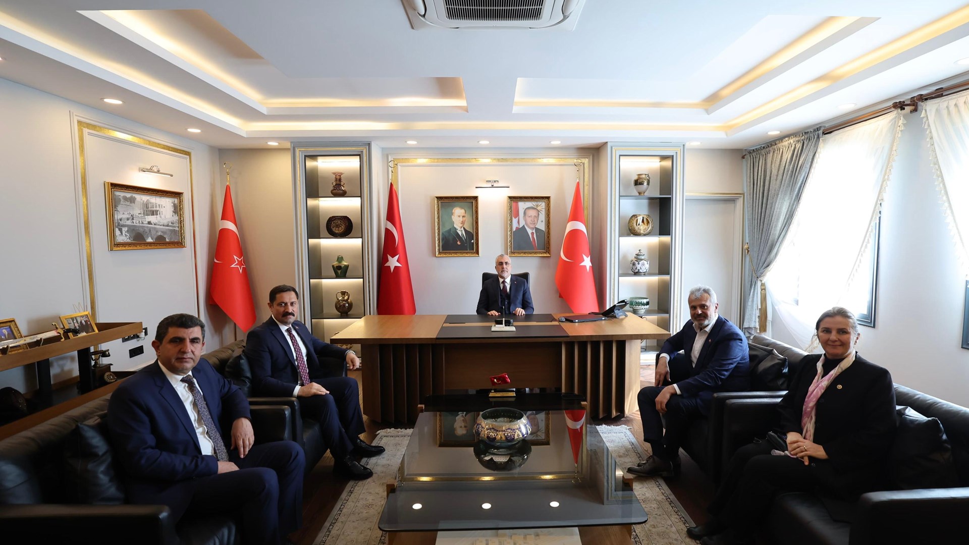 Bakan Işıkhan, Hatay’da Ziyaretlerde Bulundu