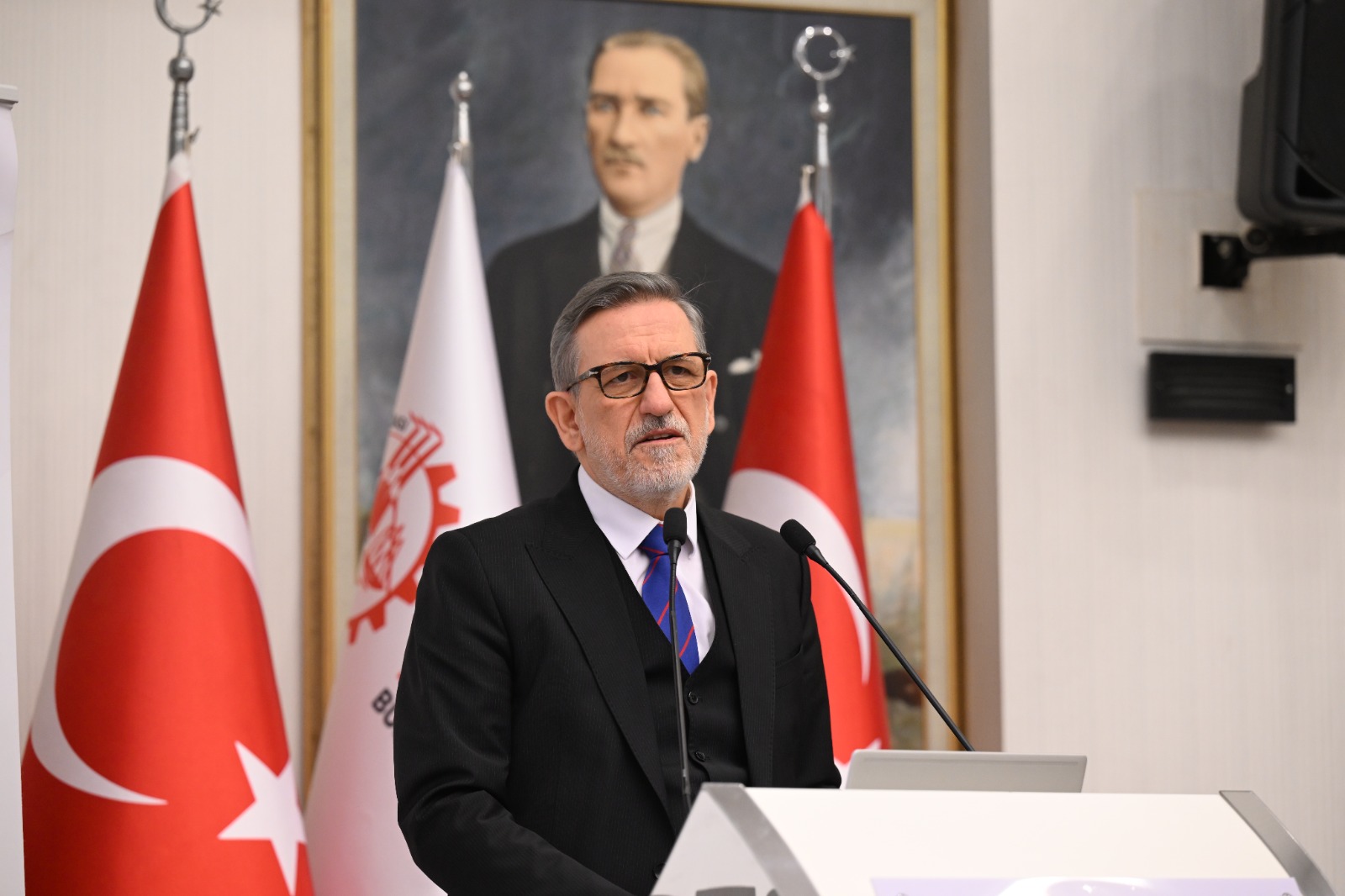 Rehberlik ve Teftiş Başkanlığı tarafından, Bursa Ticaret ve Sanayi Odası (BTSO) ev sahipliğinde, 6 Şubat 2025 tarihinde iş teftiş faaliyetleri ve mevzuat hakkında bilgilendirme toplantısı düzenledi.