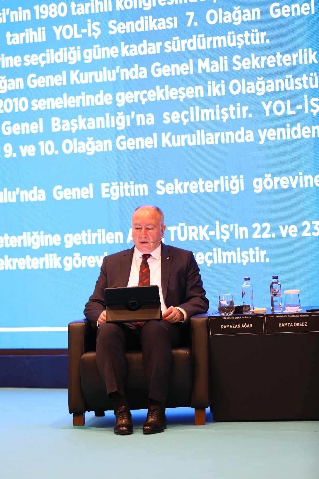 20 Şubat Dünya Sosyal Adalet Günü vesilesiyle, Bakanlığımızın öncülüğünde ve Küresel Sosyal Adalet Koalisyonu kapsamında düzenlenen “Dijitalleşme ve Yeşil Dönüşüm Çerçevesinde Sosyal Adalet Forumu” geniş katılımla gerçekleştirildi. Forum, Türkiye İşveren Sendikaları Konfederasyonu (TİSK), Türkiye İşçi Sendikaları Konfederasyonu (TÜRK-İŞ), Memur Sendikaları Konfederasyonu (MEMUR-SEN) ve Türkiye Kamu Çalışanları Sendikaları Konfederasyonu (KAMU-SEN) işbirliğiyle düzenlendi.
