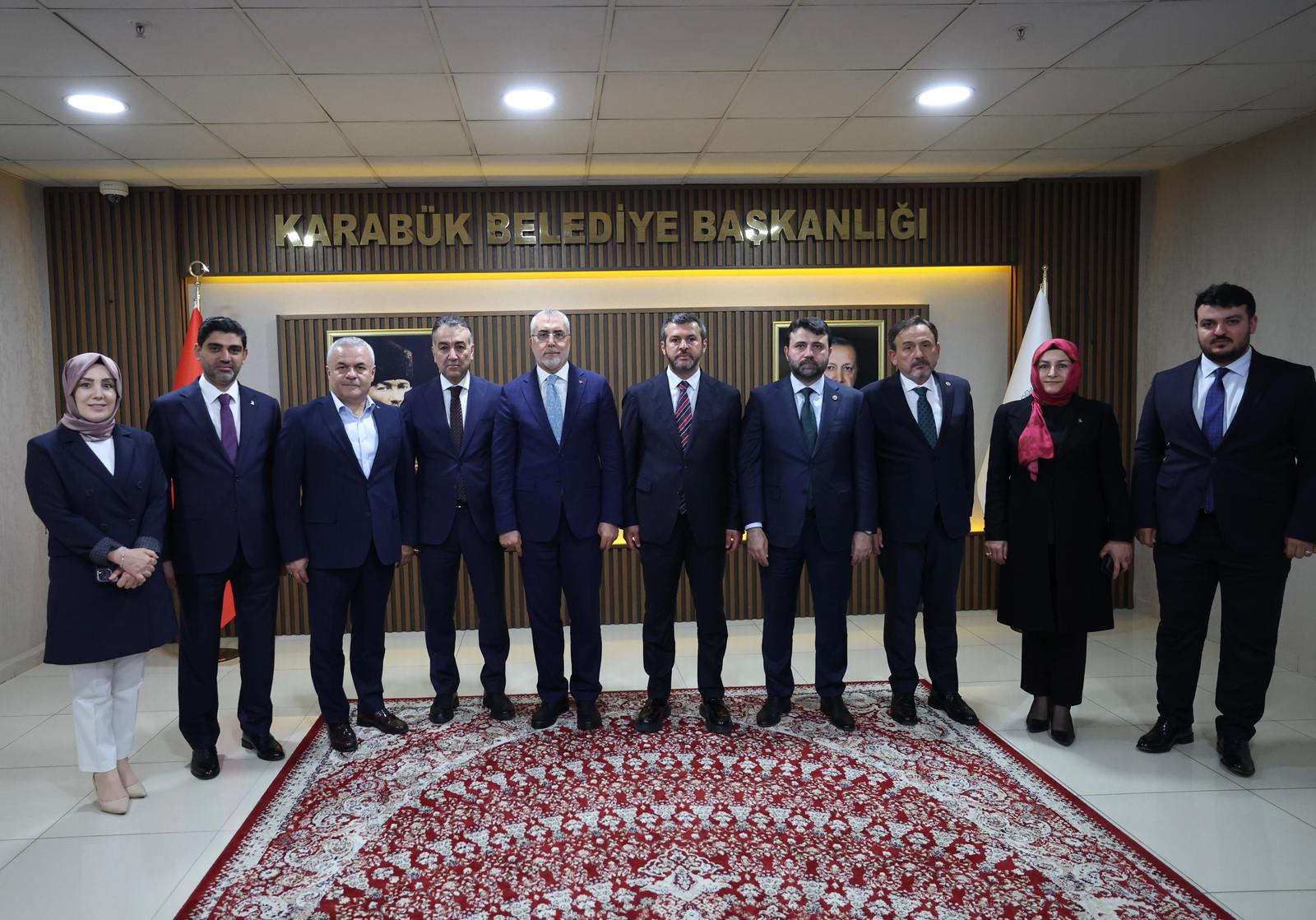 Bakan Işıkhan, Karabük’te Ziyaretlerde Bulundu