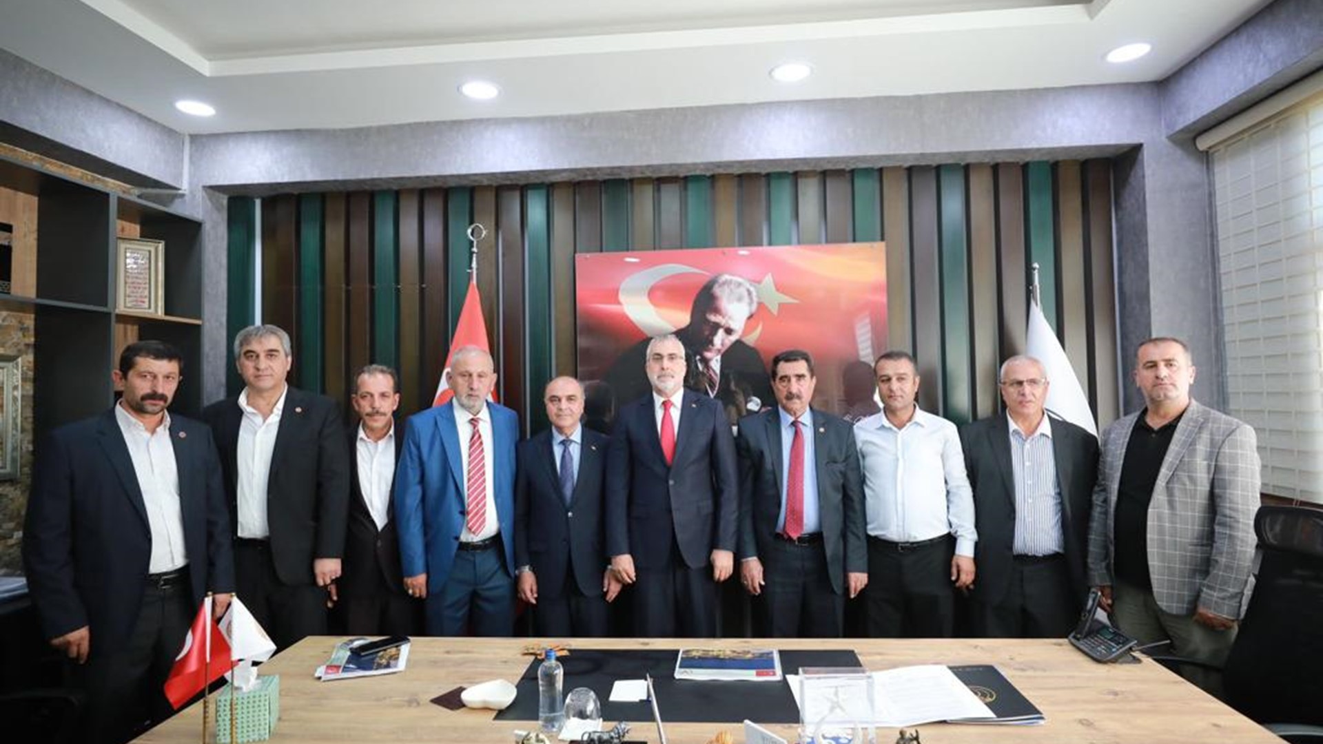 Minister of Labour and Social Security Prof. Dr. Vedat Işıkhan attended the meeting “Session with Businesspersons and Representatives of Non-Governmental Organizations” convened in Mardin, where he paid a visit to hold talks.