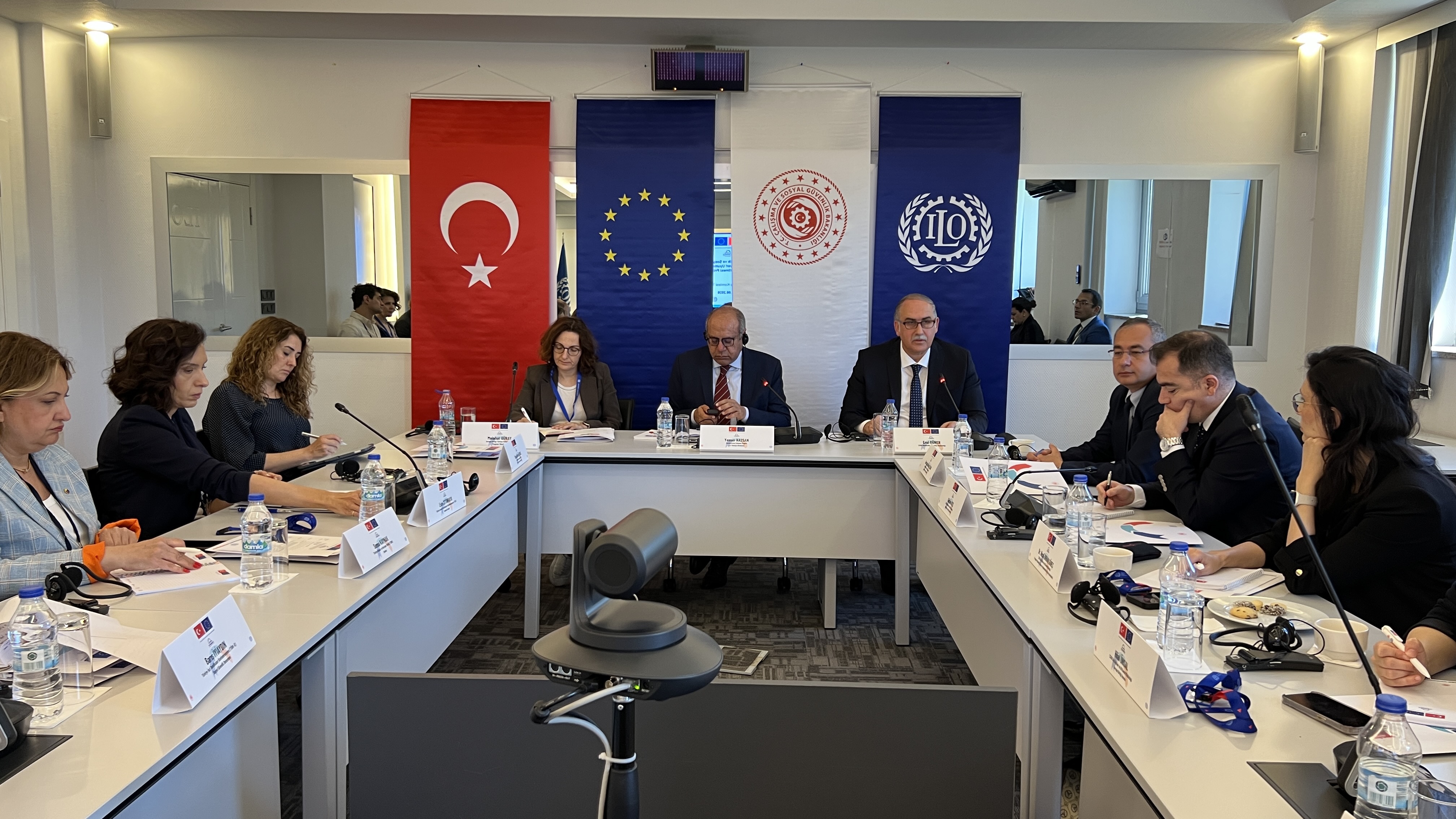 “İş Teftiş, Rehberlik ve Sosyal Diyalog Yoluyla İşyeri Uyumunun Güçlendirilmesi” Projesi çerçevesinde düzenlenen 6. Yönlendirme Komitesi Toplantısı, 22 Haziran 2026 tarihinde ILO Türkiye Ofisi’nde gerçekleştirildi.