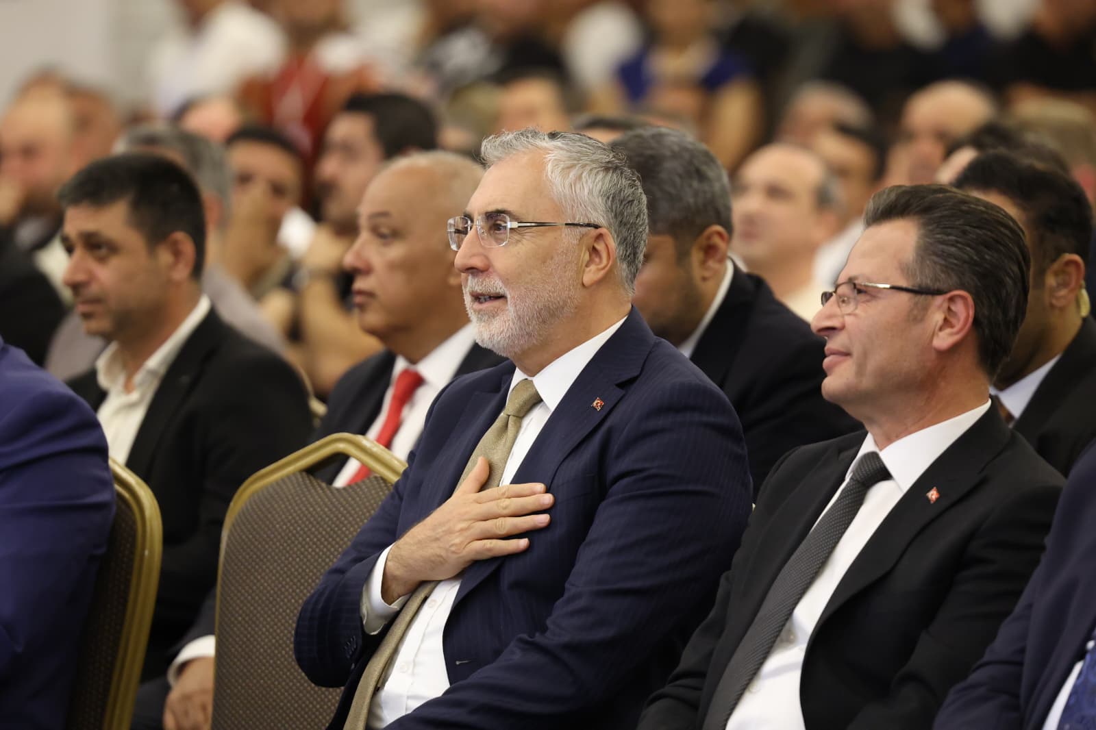 Çalışma ve Sosyal Güvenlik Bakanı Prof. Dr. Vedat Işıkhan, çeşitli ziyaretlerde bulunmak ve programlara katılmak üzere Antalya’ya gitti.