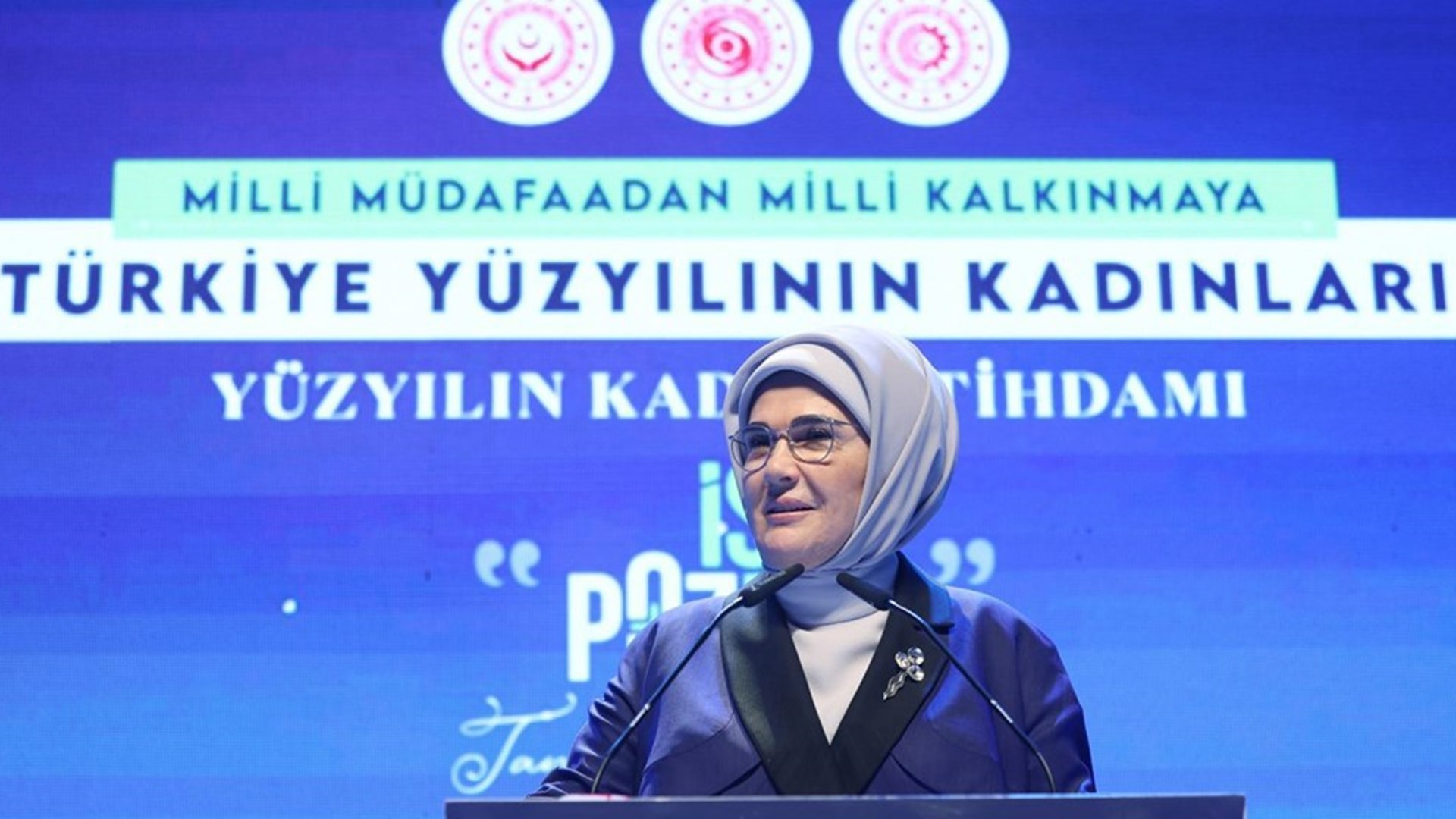 Çalışma ve Sosyal Güvenlik Bakanı Prof. Dr. Vedat Işıkhan, Çalışma ve Sosyal Güvenlik Bakanlığı tarafından Cumhurbaşkanı Recep Tayyip Erdoğan’ın Eşi Emine Erdoğan’ın teşrifleriyle Atatürk Kültür Merkezi’nde (AKM) düzenlenen “Milli Müdafaadan Milli Kalkınmaya Türkiye Yüzyılı’ nın Kadınları Yüzyılın Kadın İstihdamı İş-Pozitif Tanıtım Programı” na katıldı.