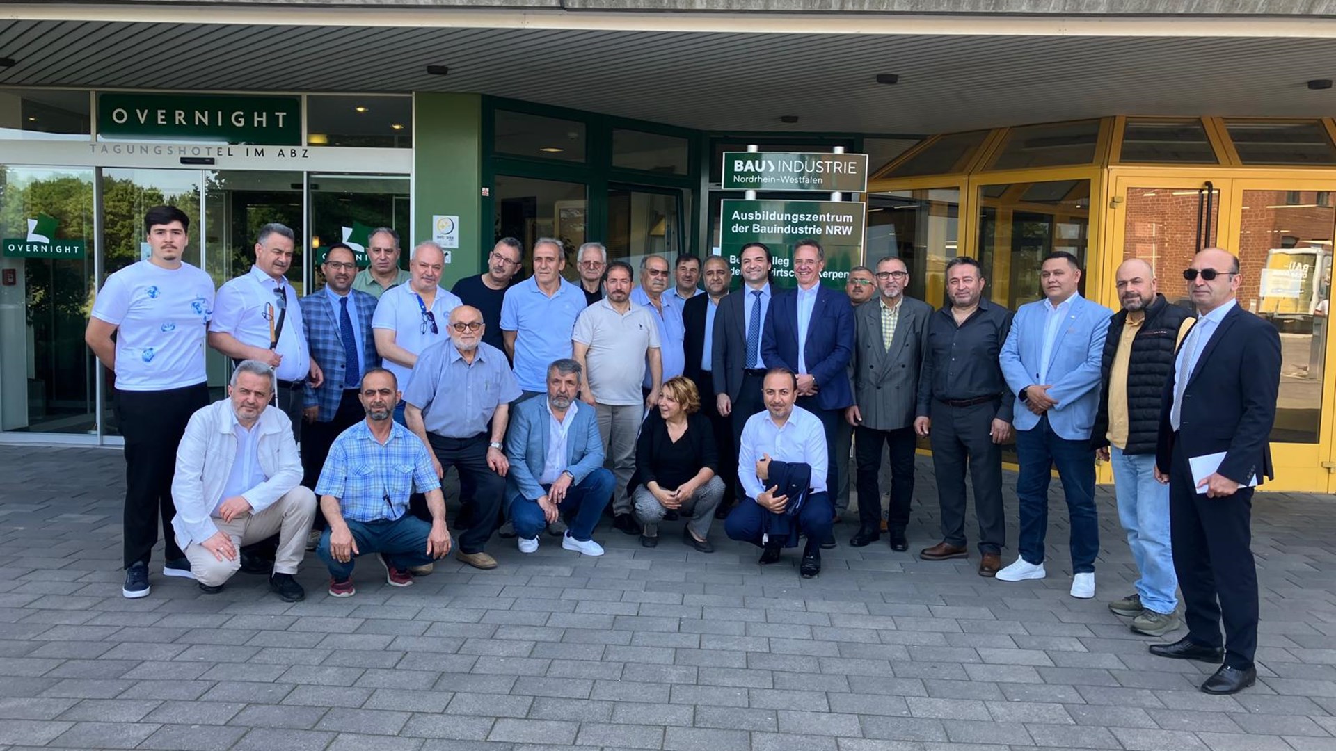 The vocational training campaign run by the Consulate General of Cologne's Labour and Social Security Attaché's Office continues unabated. An educational seminar on the construction sector was held for association representatives at the North Rhine-Westphalia (NRW) State Construction Trades Training Centre.