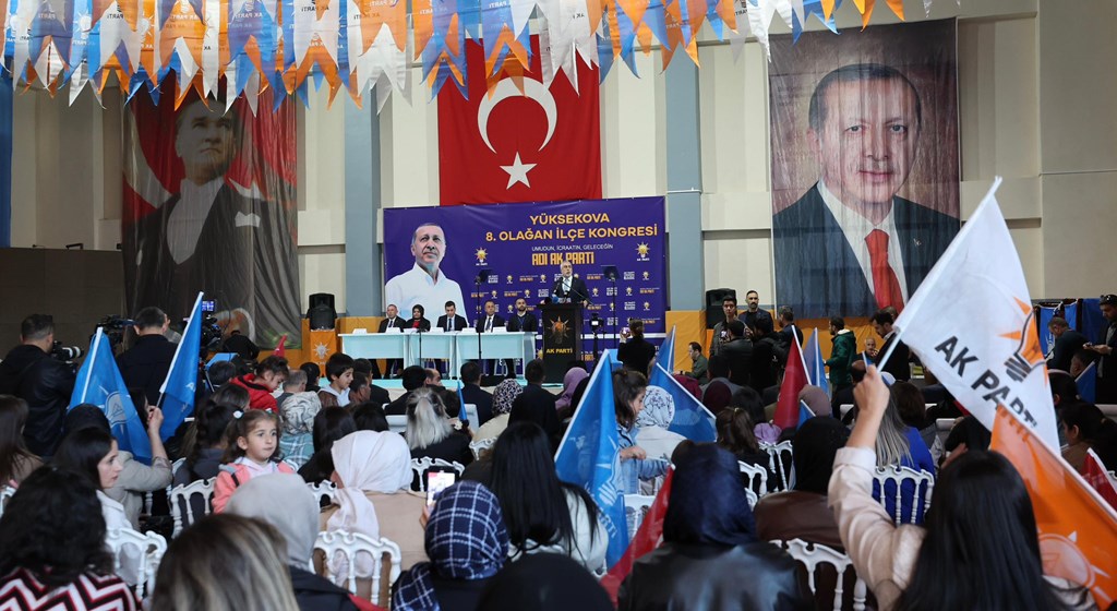 Çalışma ve Sosyal Güvenlik Bakanı Prof. Dr. Vedat Işıkhan, çeşitli ziyaretlerde bulunmak ve programlara katılmak üzere Hakkari’ye gitti.