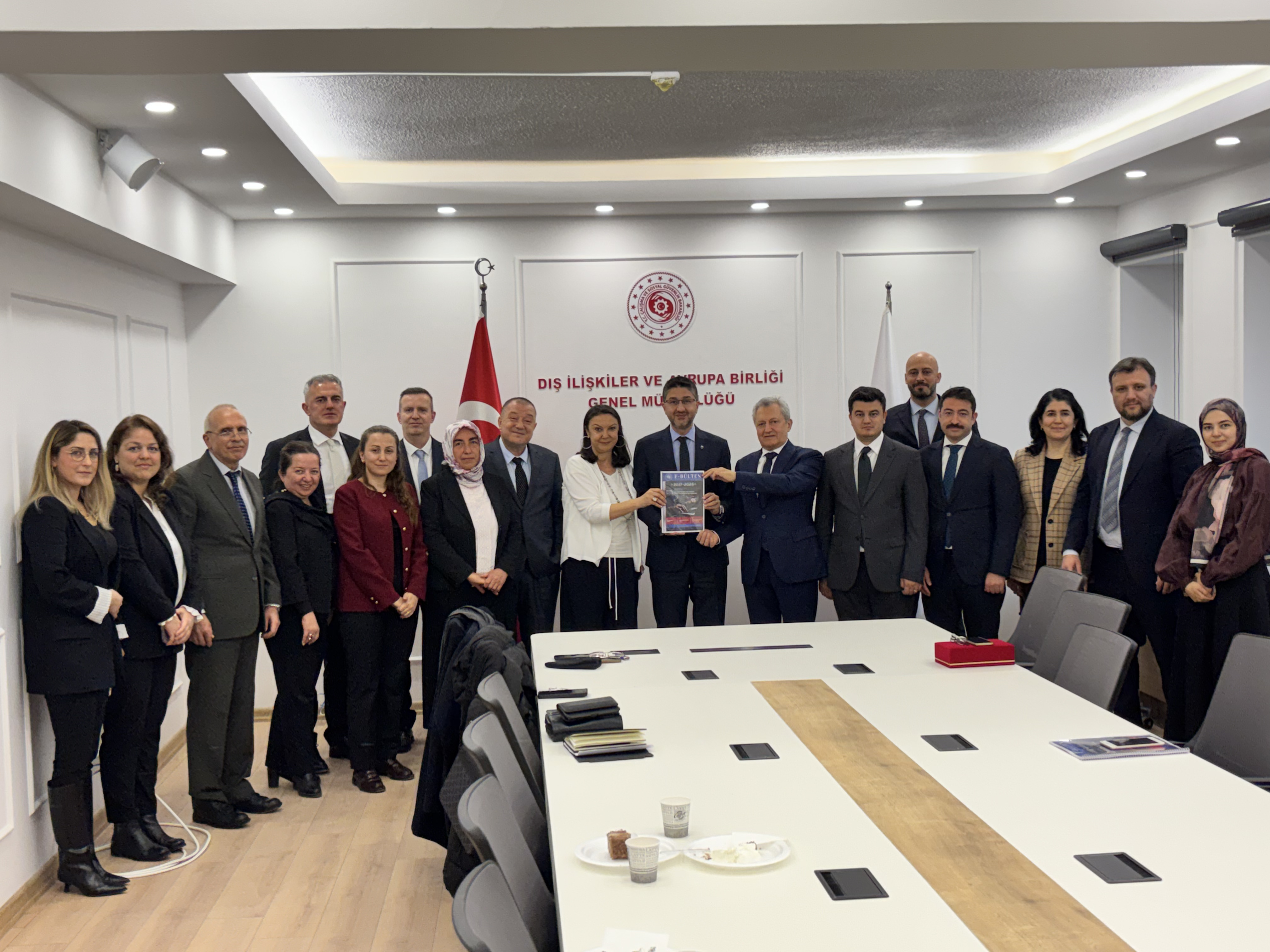 Dış İlişkiler ve Avrupa Birliği e-Bülteni, 100. sayısına ulaştı.