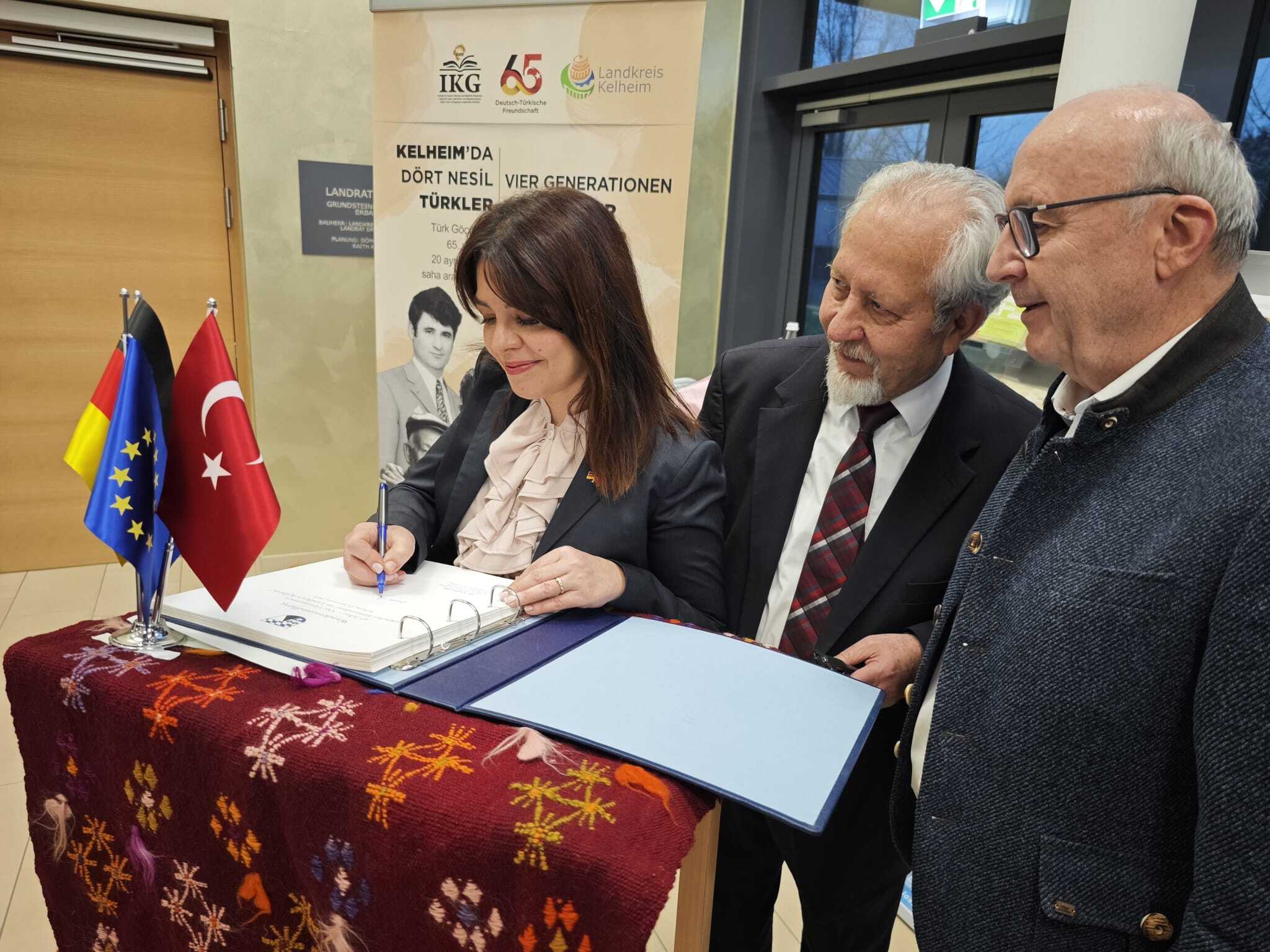Münih Çalışma ve Sosyal Güvenlik Ataşeliği "65 Yıl-Kelheim İlçesinde Dört Nesil Türkler" Sergisinin Açılış Etkinliğine Katılım Sağladı