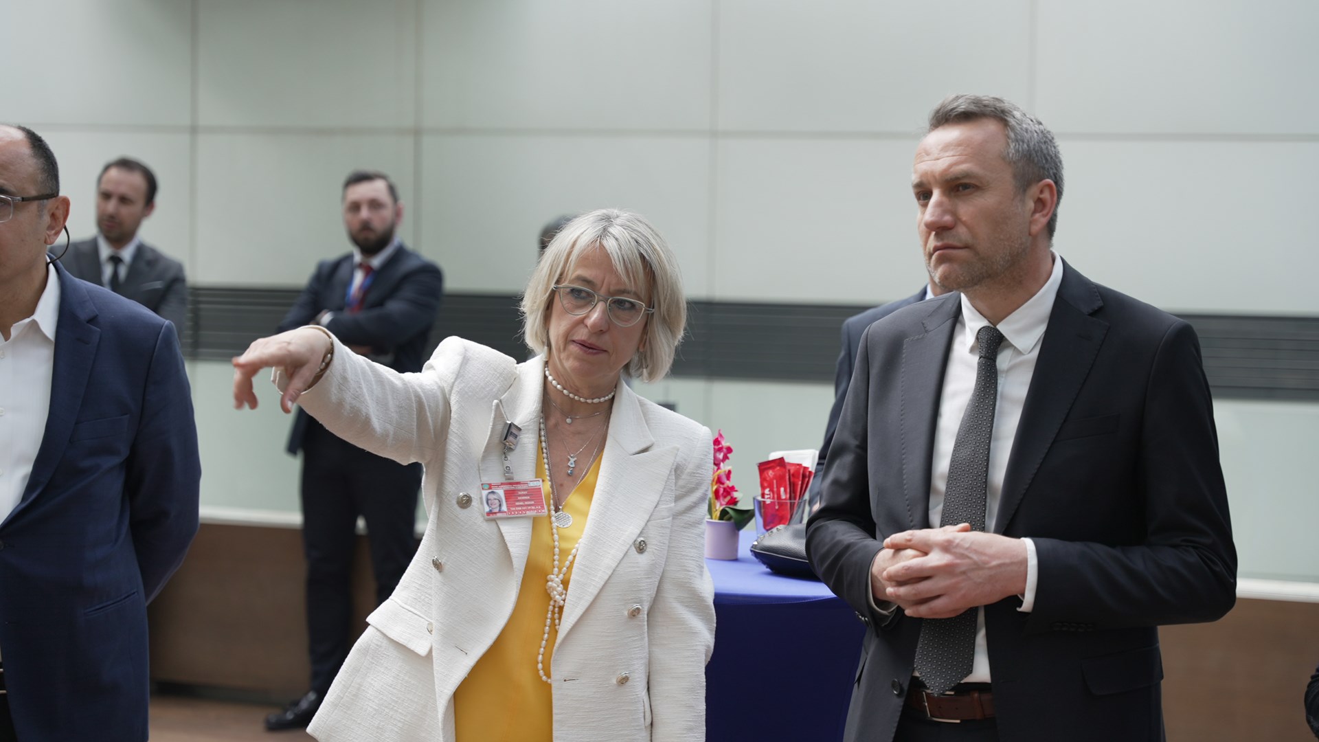 İş Sağlığı ve Güvenliği Haftası etkinlikleri çerçevesinde, 9 Mayıs 2025 tarihinde TAV Esenboğa Yatırım, Yapım ve İşletme A.Ş.’ye iş sağlığı ve güvenliği odaklı bir ziyaret gerçekleştirdik. Ziyaretimiz kapsamında, TAV Esenboğa Havalimanı İdaresi tarafından İSG Haftası boyunca ziyaretçilerin beğenisine sunulan ve Genel Müdürlüğümüzün yürütmüş olduğu MİSGEP Projesine ait fotoğrafların yer aldığı İSG Sergisini de inceledik.