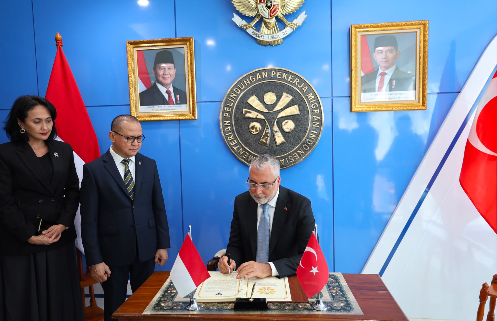 Türkiye-Endonezya Bakanlıklararası Ortak Çalışma Komisyonu Birinci Toplantısı, Çalışma ve Sosyal Güvenlik Bakanı Prof. Dr. Vedat Işıkhan ile Endonezya İşgücü Bakanı Prof. Dr. Yassierli ve Endonezya ve Türkiye heyetlerinin katılımıyla Cakarta’da gerçekleşti.