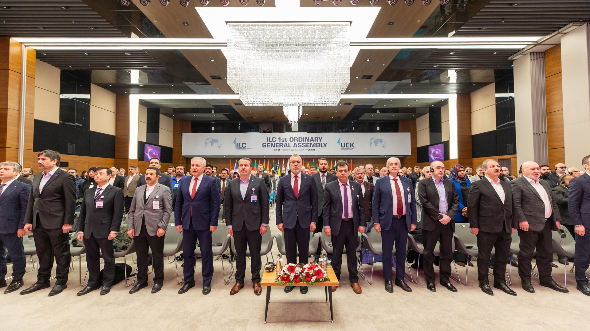 Çalışma ve Sosyal Güvenlik Bakanı Prof. Dr. Vedat Işıkhan, Uluslararası Emek Konfederasyonu’nun (ILC) Memur-Sen Genel Merkezi’nde düzenlenen 1. Olağan Genel Kurulu’na katıldı.