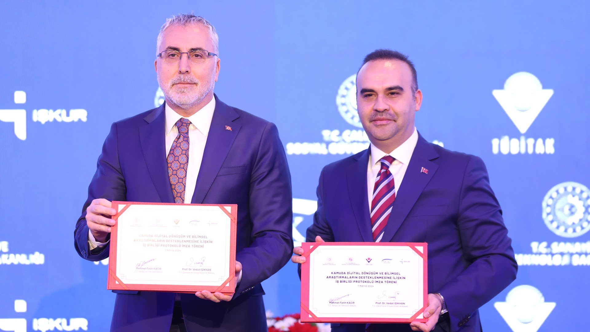 Çalışma ve Sosyal Güvenlik Bakanlığı ile Sanayi ve Teknoloji Bakanlığı arasında “Kamuda Dijital Dönüşüm ve Bilimsel Araştırmaların Desteklenmesine İlişkin İş Birliği Protokolü” TÜBİTAK’ta düzenlenen törenle imzalandı.