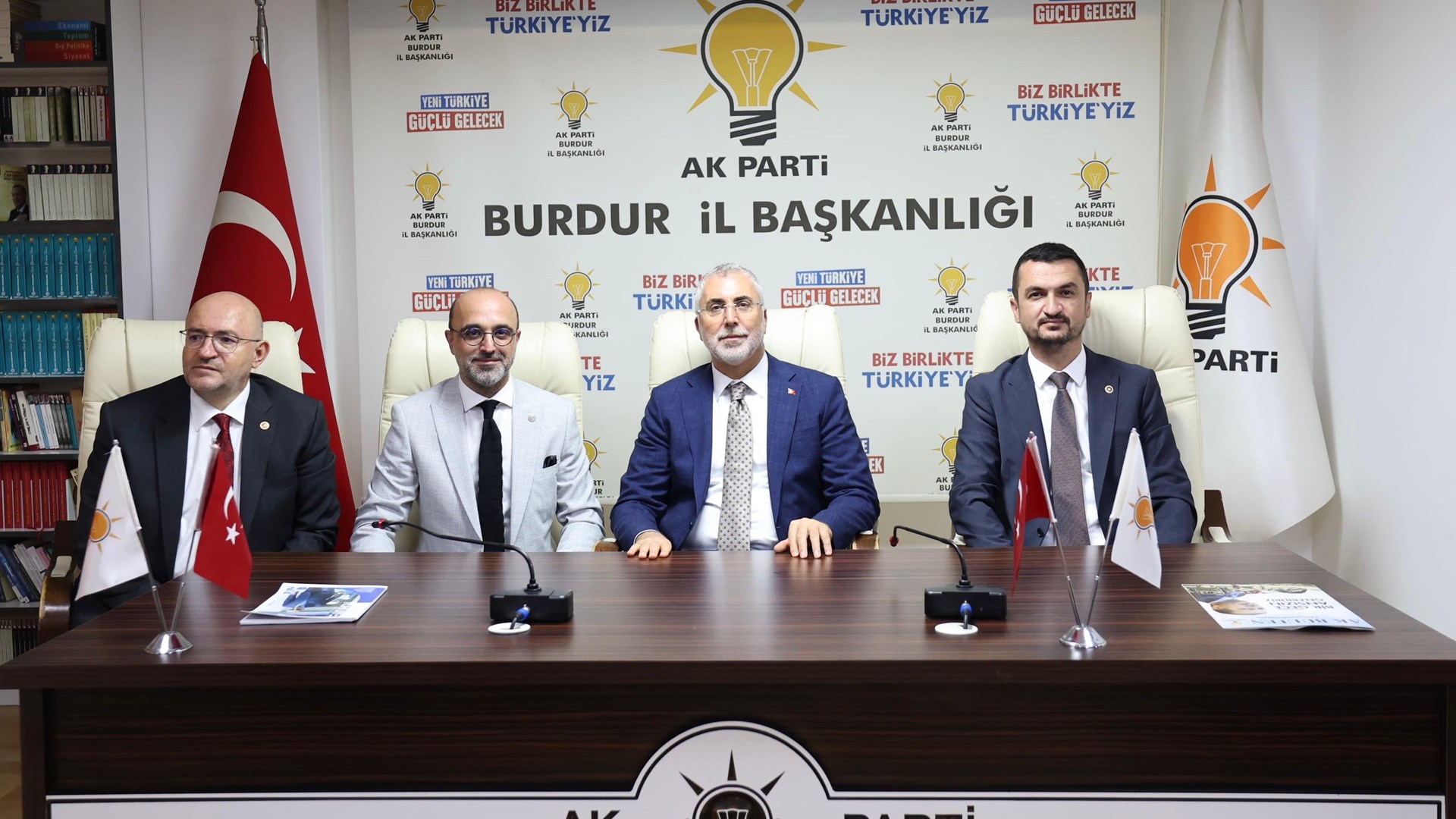 Bakan Işıkhan, Türkiye Yüzyılı Buluşmaları Kapsamında Burdur’da Ziyaretlerde Bulundu