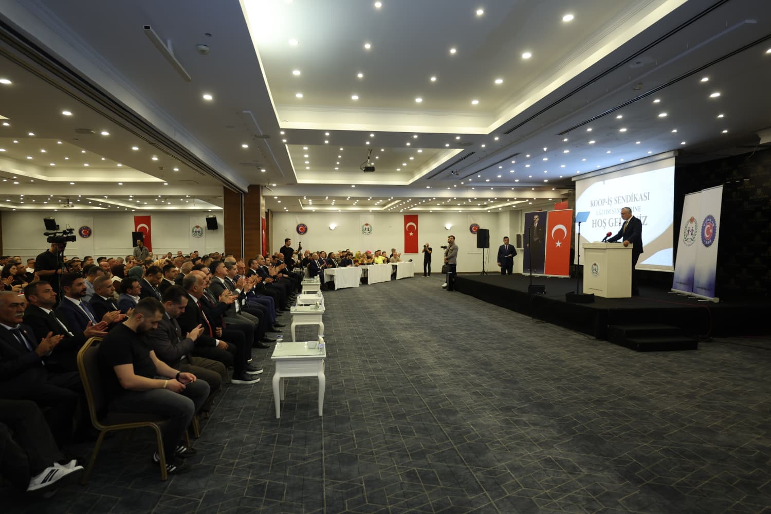 Çalışma ve Sosyal Güvenlik Bakanı Prof. Dr. Vedat Işıkhan, çeşitli ziyaretlerde bulunmak ve programlara katılmak üzere Antalya’ya gitti.