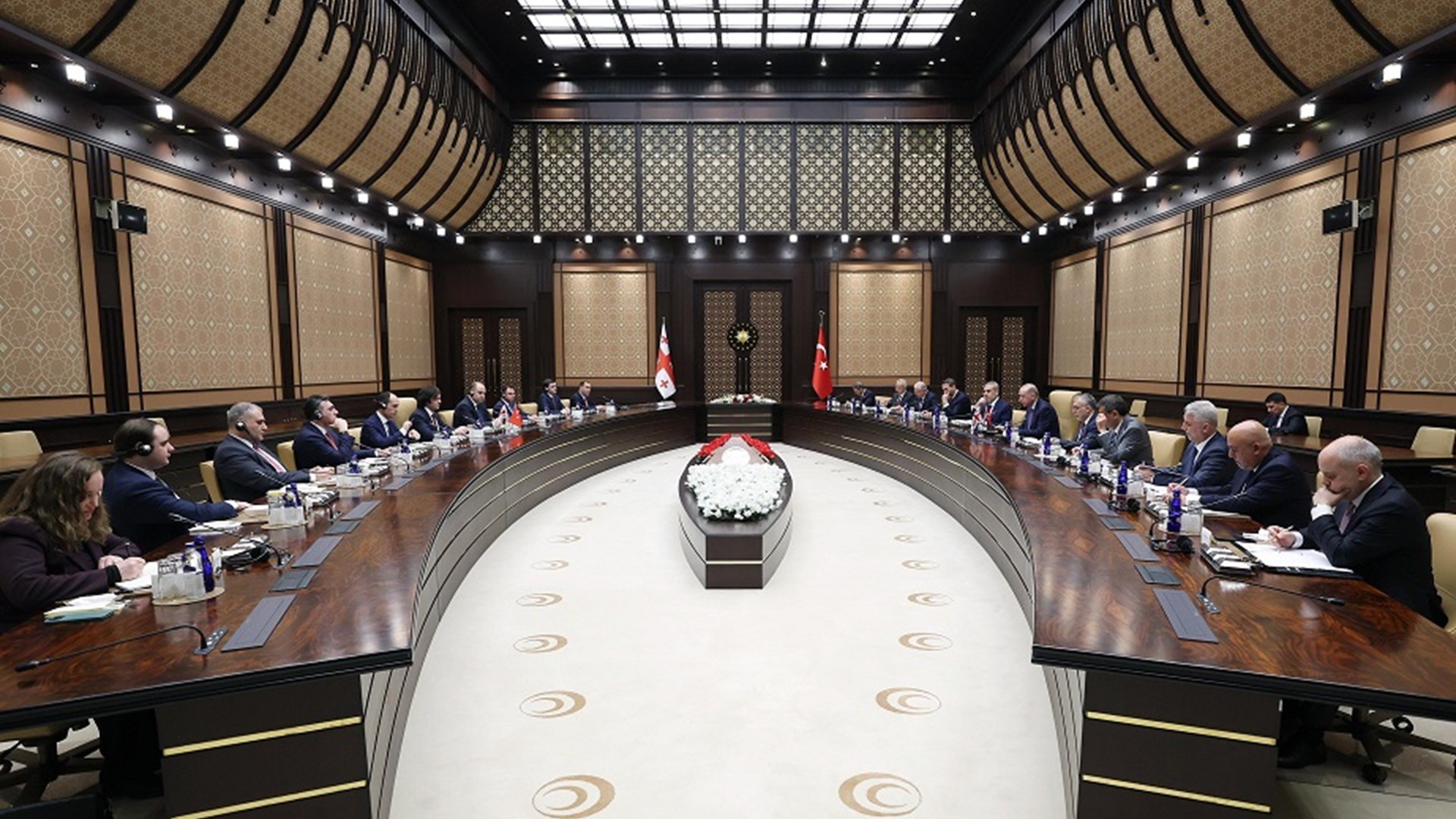 Çalışma ve Sosyal Güvenlik Bakanı Prof. Dr. Vedat Işıkhan, Cumhurbaşkanı Recep Tayyip Erdoğan’ın riyasetinde Cumhurbaşkanlığı Külliyesi’nde Gürcistan Başbakanı İrakli Kobakhidze’nin resmî kabulüne iştirak etti.