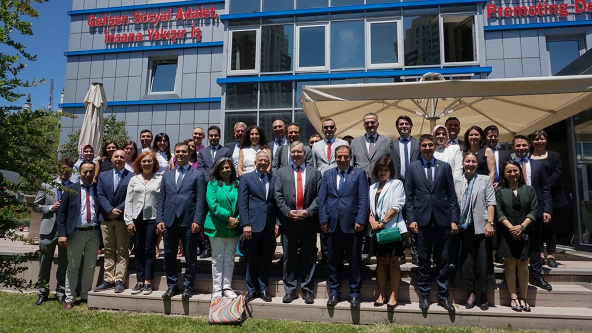 At the UN Country team meeting held in Ankara, the delegation of our Ministry, headed by our Director General Oğuz Tuncay, exchanged views with the UN Country Team on economic and social construction works in the provinces hit by the earthquake.