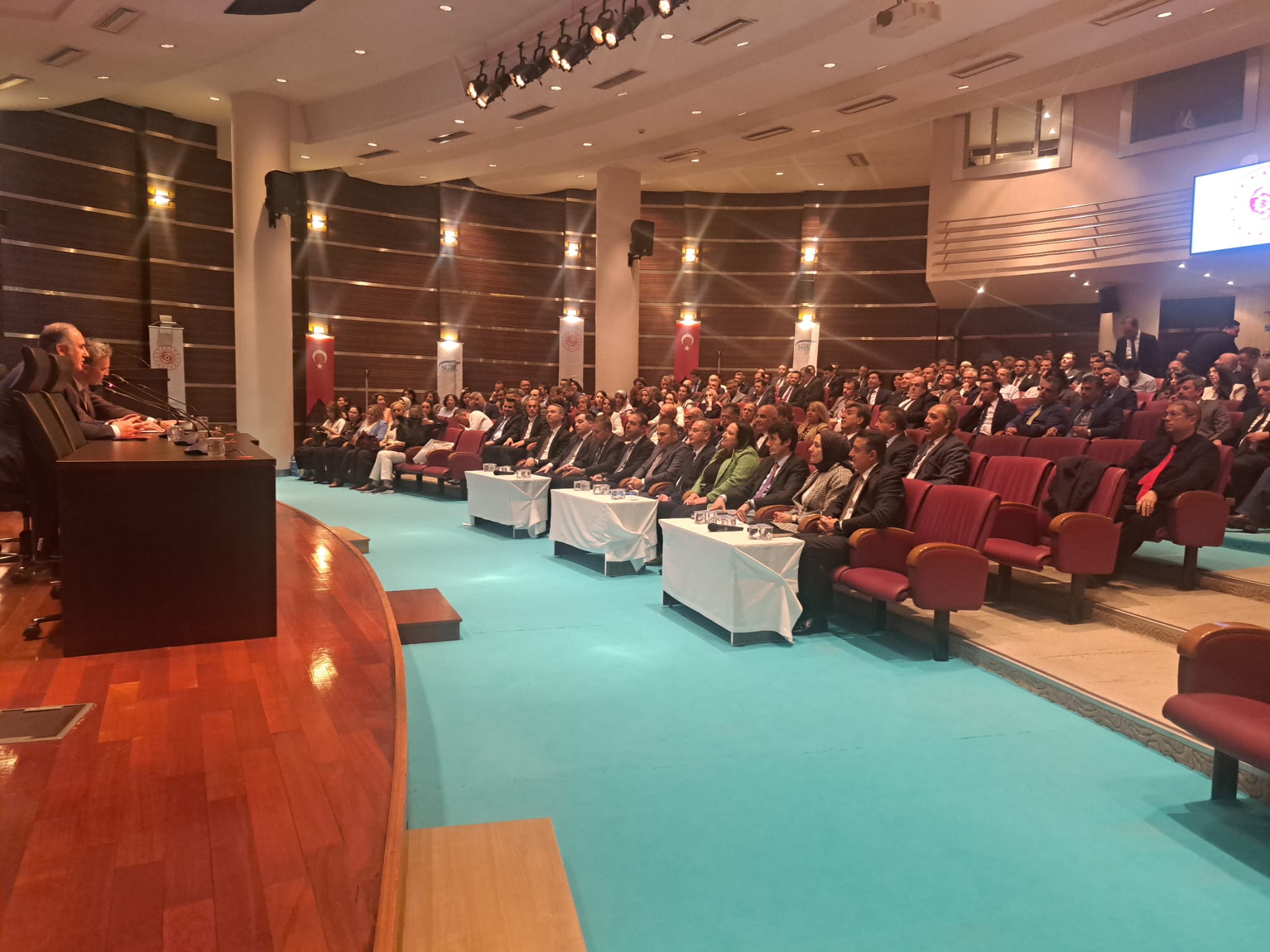 Rehberlik ve Teftiş Başkanımız Erol Güner ile Başkan Yardımcılarımız, 03 Haziran 2026 tarihinde, SGK Erdoğan Özen Konferans Salonu’nda Ankara Rehberlik ve Teftiş Grup Başkanlığı yöneticileri ve Başkanlıkta görev yapan müfettişlerle bir araya geldi.