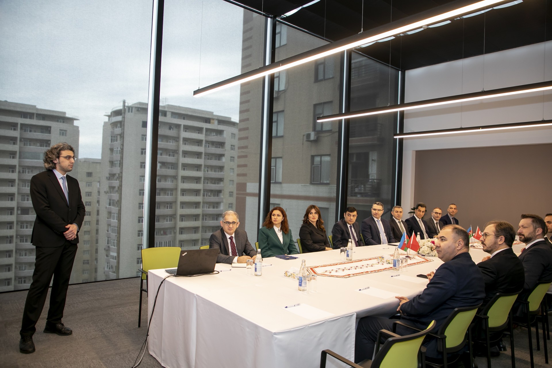 Genel Müdürlüğümüz, 16-19 Aralık 2024 tarihlerinde Azerbaycan’a çalışma ziyareti gerçekleştirdi. İş sağlığı ve güvenliği alanında yürütülecek faaliyetler doğrultusunda gerçekleştirilen ziyaret, çalışma hayatı ve sosyal güvenlik alanlarında da iş birliğini geliştirme yolunda önemli bir adım oldu.