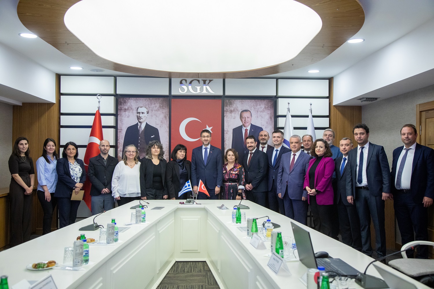 Bakanlığımız ile Yunanistan Çalışma ve Sosyal Güvenlik Bakanlığı temsilcileri, sosyal güvenlik anlaşmasının ikinci tur müzakereleri için 22-23 Ekim tarihleri arasında Ankara’da bir araya geldi.