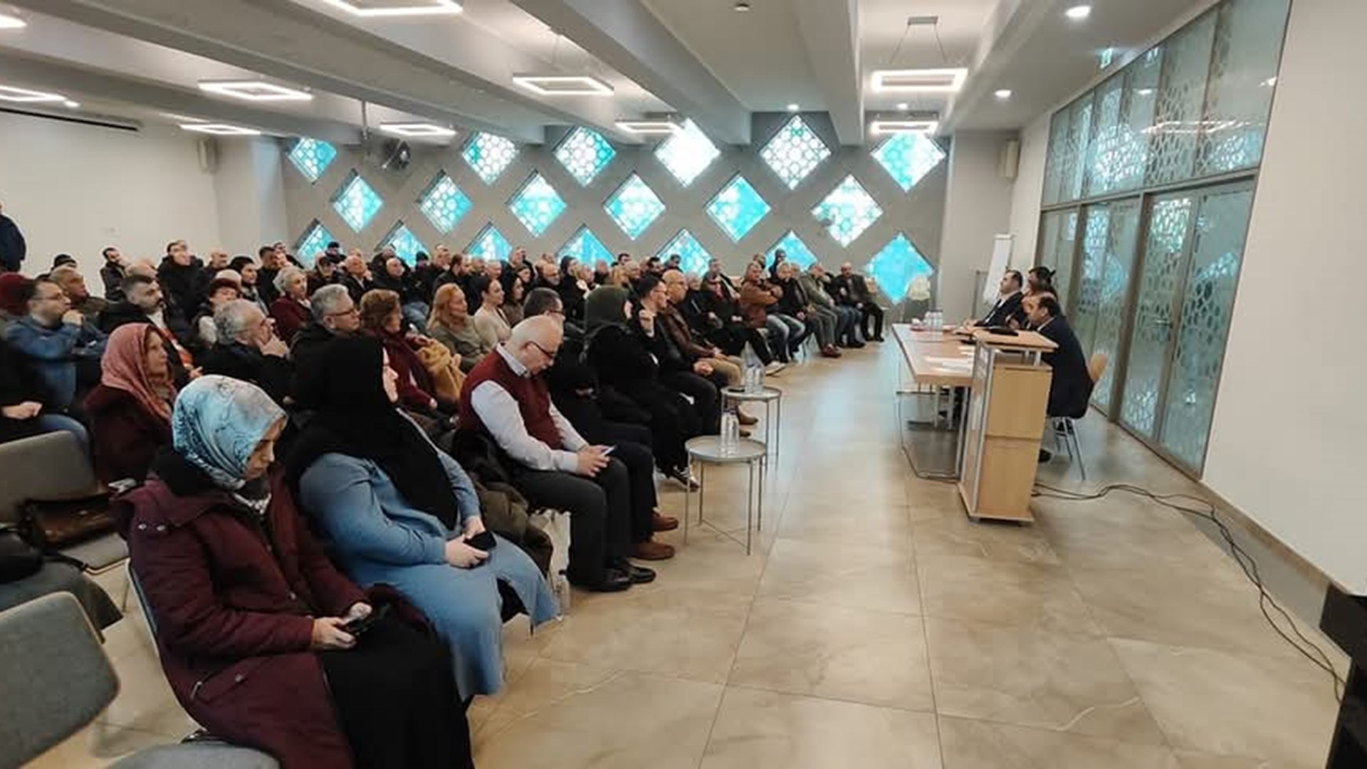 Stuttgart Labour and Social Security Attaché's Office came together with our citizens on Thursday evening, 2 February 2025, at the Association for Supporting Contemporary Life and on Sunday, 9 February 2025, at the DITIB Esslingen Yunus Emre Mosque Association within the scope of public information meetings.