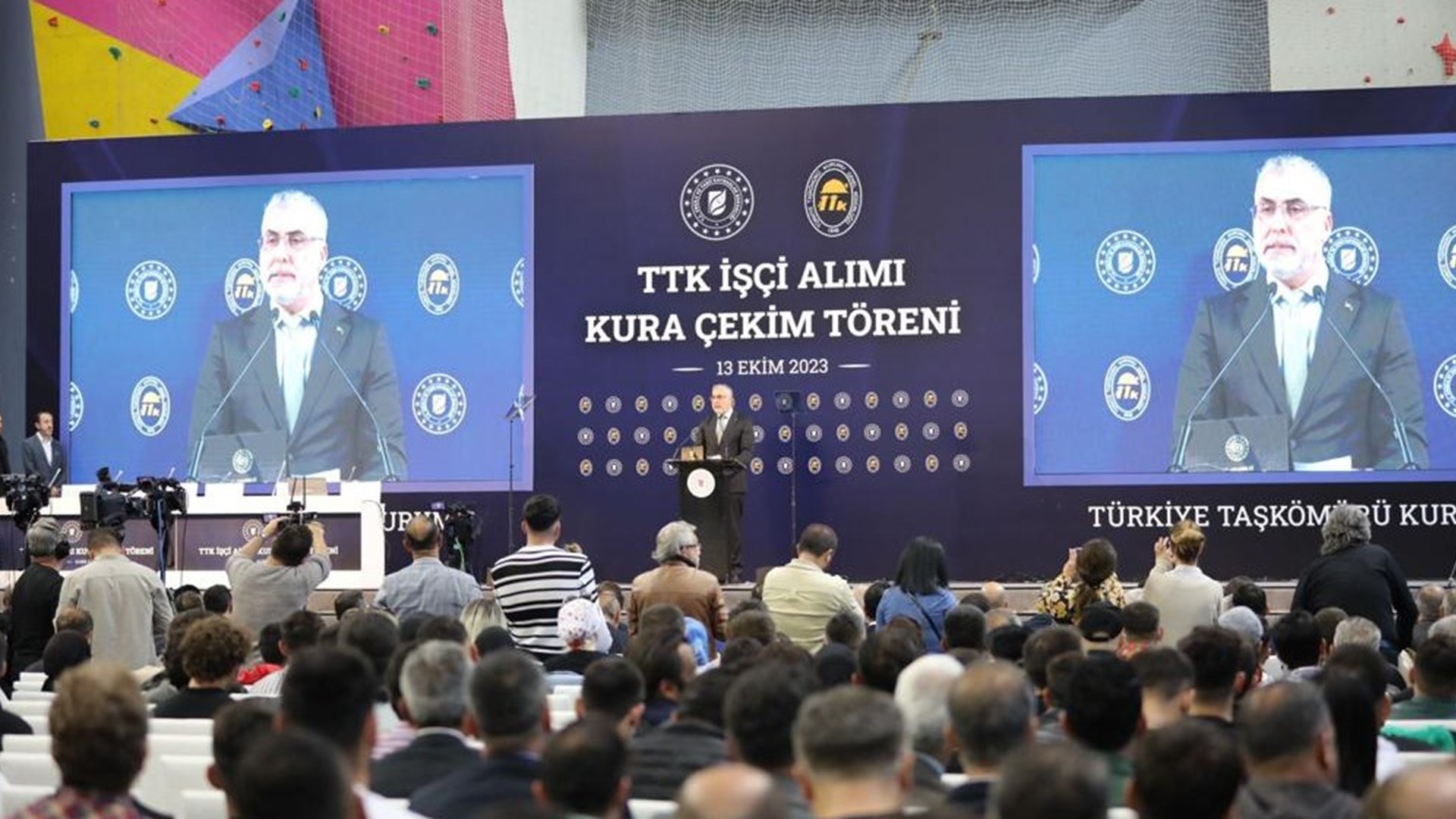 Çalışma ve Sosyal Güvenlik Bakanı Prof. Dr. Vedat Işıkhan, Türkiye Taşkömürü (TTK) İşçi Alımı Kura Töreni’ne katılmak ve çeşitli ziyaretlerde bulunmak üzere Zonguldak’a gitti.