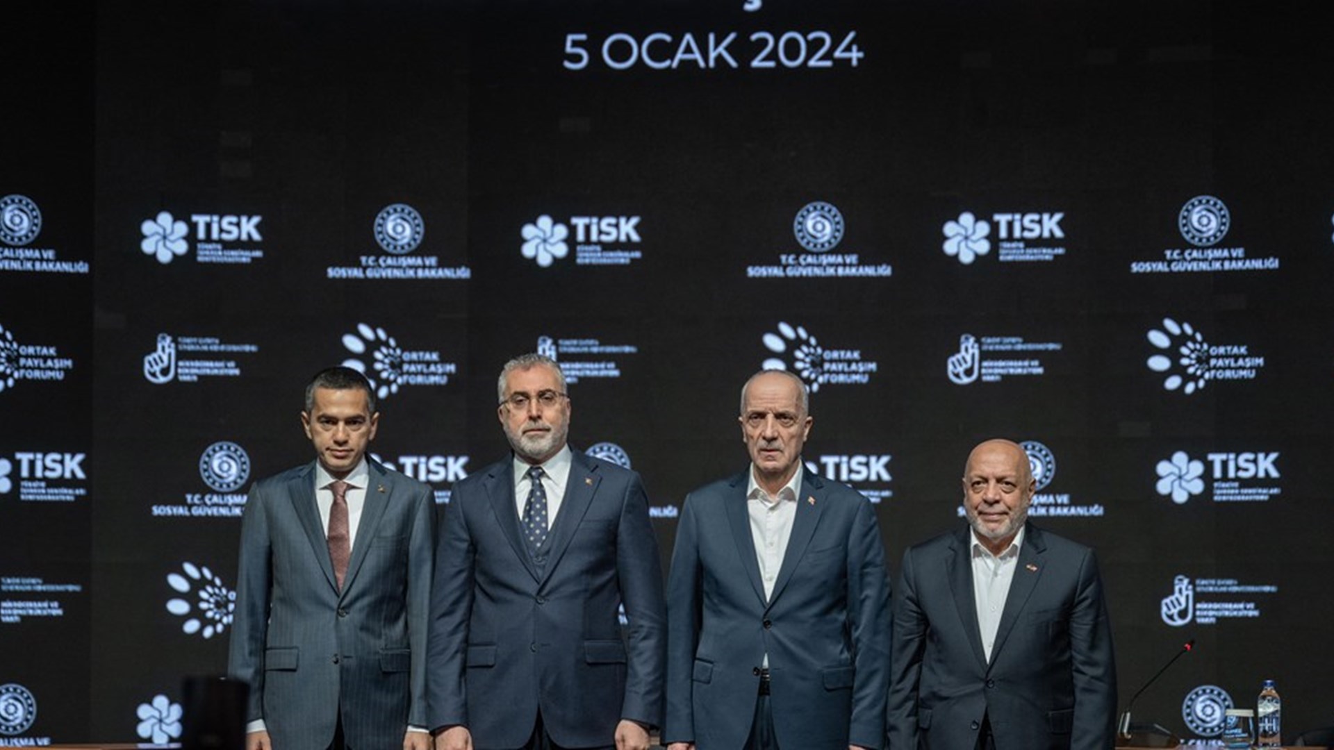 Çalışma ve Sosyal Güvenlik Bakanı Prof. Dr. Vedat Işıkhan, Cumhurbaşkanı Recep Tayyip Erdoğan’ın katılımıyla Çalışma ve Sosyal Güvenlik Bakanlığı ve Türkiye İşveren Sendikaları Konfederasyonu (TİSK) tarafından düzenlenen Ortak Paylaşım Forumu’nda konuştu.