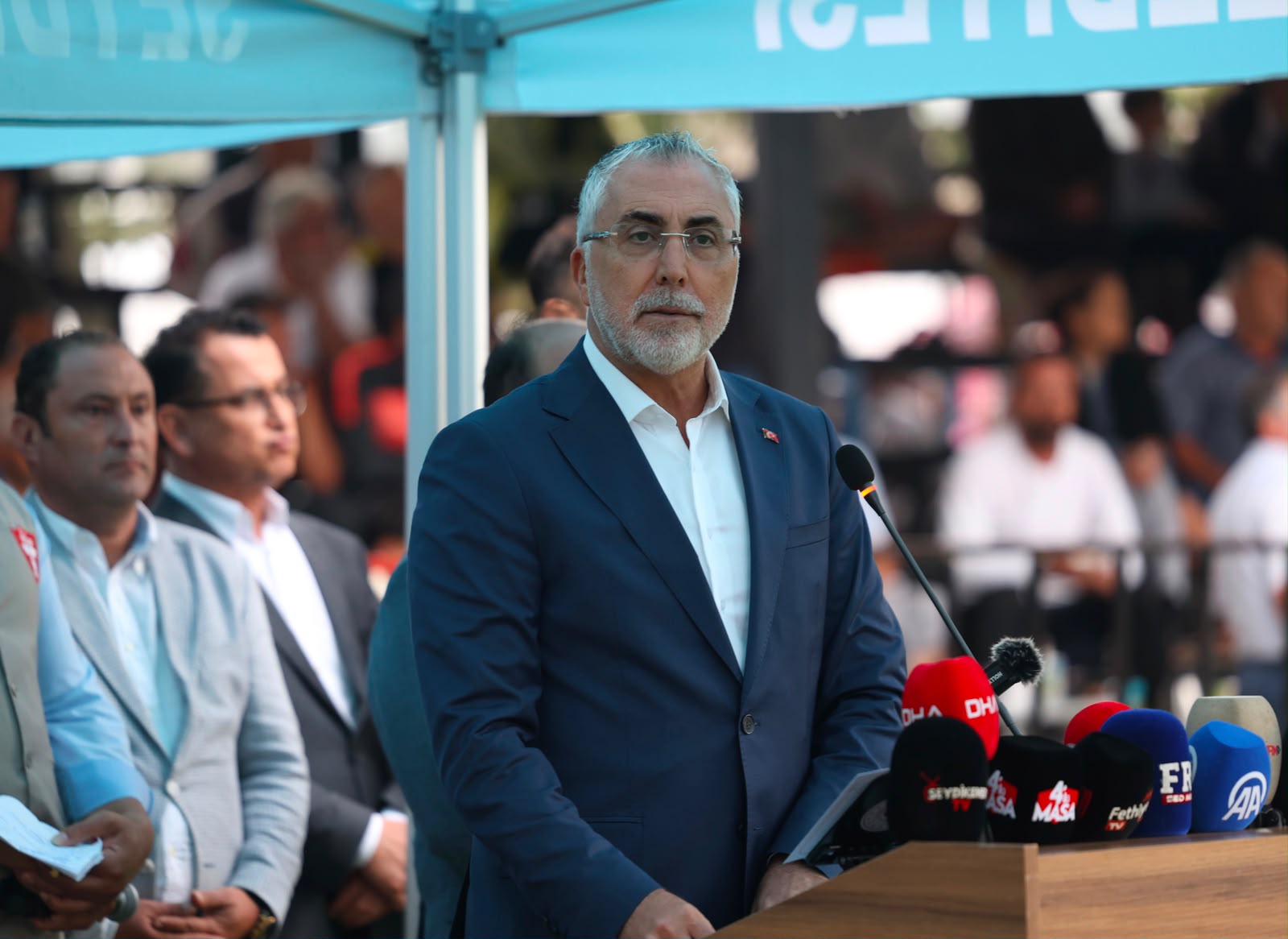 Çalışma ve Sosyal Güvenlik Bakanı Prof. Dr. Vedat Işıkhan, çeşitli ziyaretlerde bulunmak ve 33. Geleneksel Seydikemer Seki Yağlı Pehlivan Güreşleri Programı’na katılmak üzere Muğla’ya gitti.