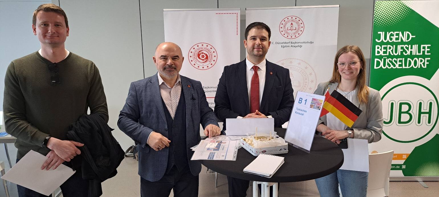Düsseldorf Çalışma ve Sosyal Güvenlik Ataşeliğimiz Mesleki Eğitim Fuarına Katılım Sağladı