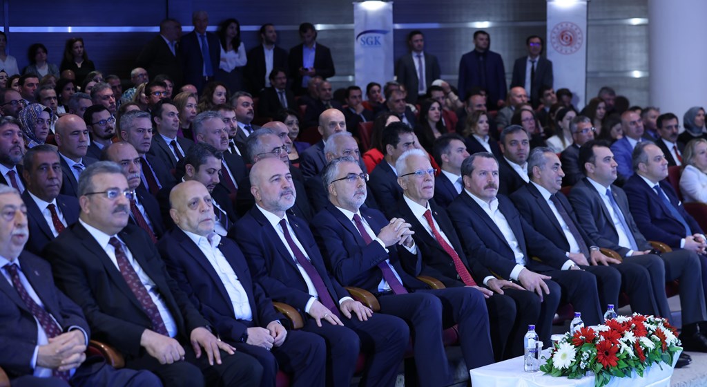 Çalışma ve Sosyal Güvenlik Bakanı Prof. Dr. Vedat Işıkhan, Sosyal Güvenlik Kurumu Başkanlığı Erdoğan Özen Konferans Salonu’nda düzenlenen “Sosyal Güvenlik Haftası Buluşması” Programı’na katıldı.