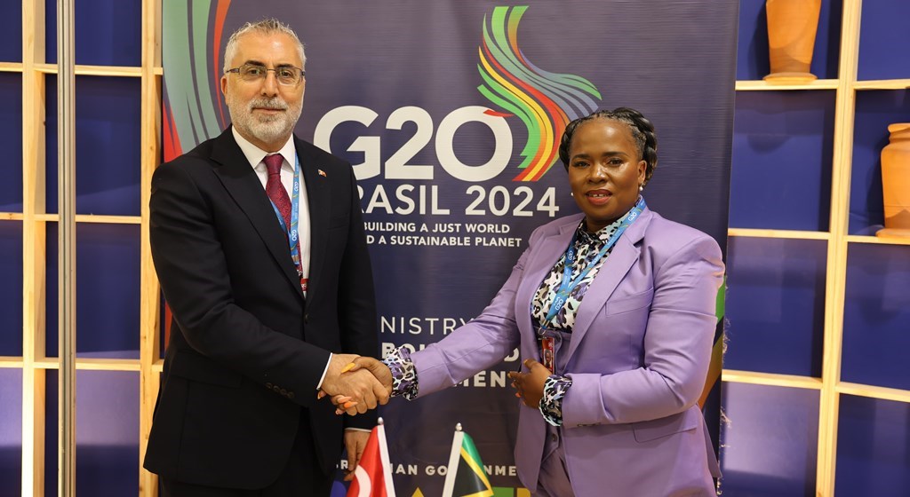 Çalışma ve Sosyal Güvenlik Bakanı Prof. Dr. Vedat Işıkhan, Brezilya'nın Fortaleza kentinde düzenlenen "G20 Çalışma ve İstihdam Bakanları Toplantısı" kapsamında düzenlenen "Adil Geçiş Liderlik Forumu"nda konuştu.