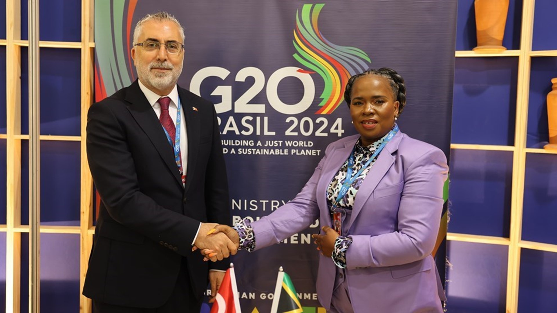 Çalışma ve Sosyal Güvenlik Bakanı Prof. Dr. Vedat Işıkhan, Brezilya'nın Fortaleza kentinde düzenlenen "G20 Çalışma ve İstihdam Bakanları Toplantısı" kapsamında düzenlenen "Adil Geçiş Liderlik Forumu"nda konuştu.