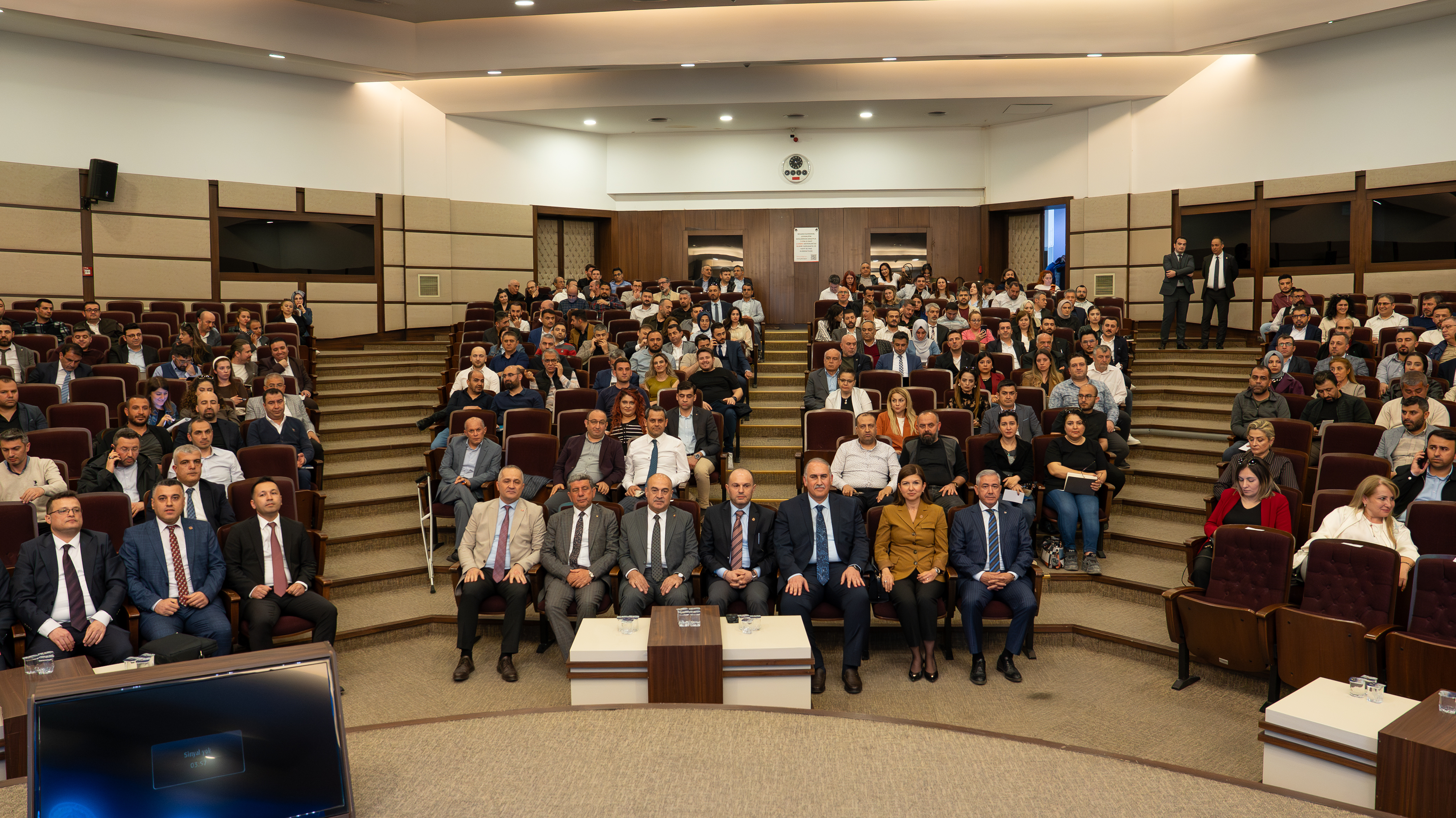 Çalışma hayatında rehberlik odaklı teftiş anlayışı doğrultusunda paydaşlarla diyalog ve iş birliğini güçlendirmek, gönüllü mevzuata uyumu artırmak ve bu süreçte işverenleri bilgilendirmek amacıyla 29 Nisan 2026 tarihinde Gaziantep’te “2026 Yılı İş Teftiş Faaliyetleri Bilgilendirme Toplantısı” düzenlendi. 