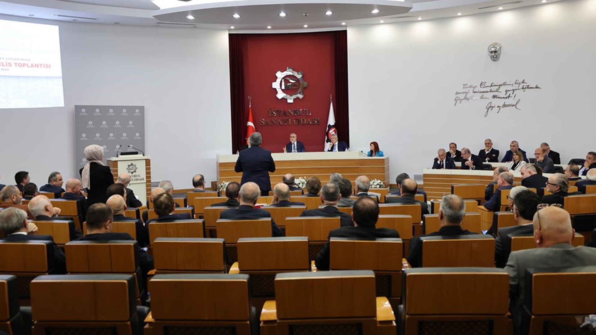 Çalışma ve Sosyal Güvenlik Bakanı Prof. Dr. Vedat Işıkhan, İstanbul Sanayi Odası’nın Aylık Olağan Meclis Toplantısına katılarak bir konuşma gerçekleştirdi.