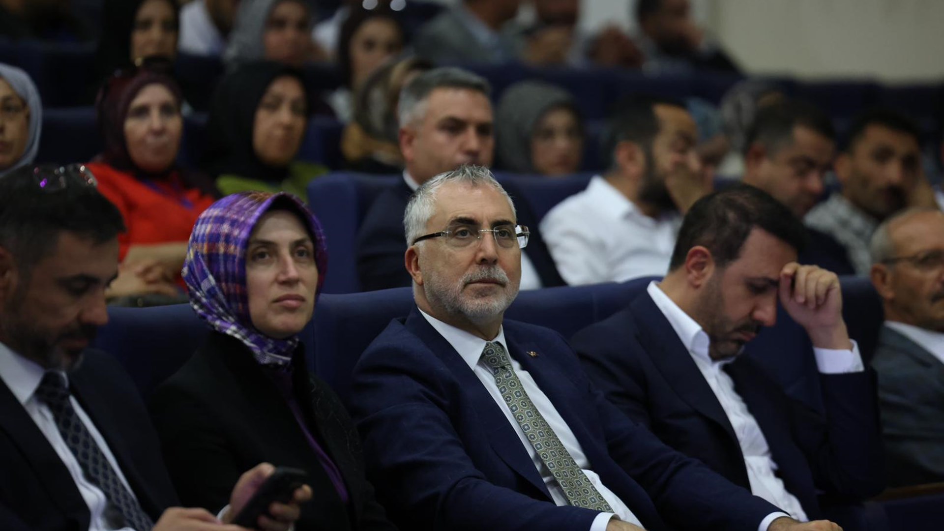 Bakan Işıkhan, Bitlis’te Ziyaretlerde Bulundu